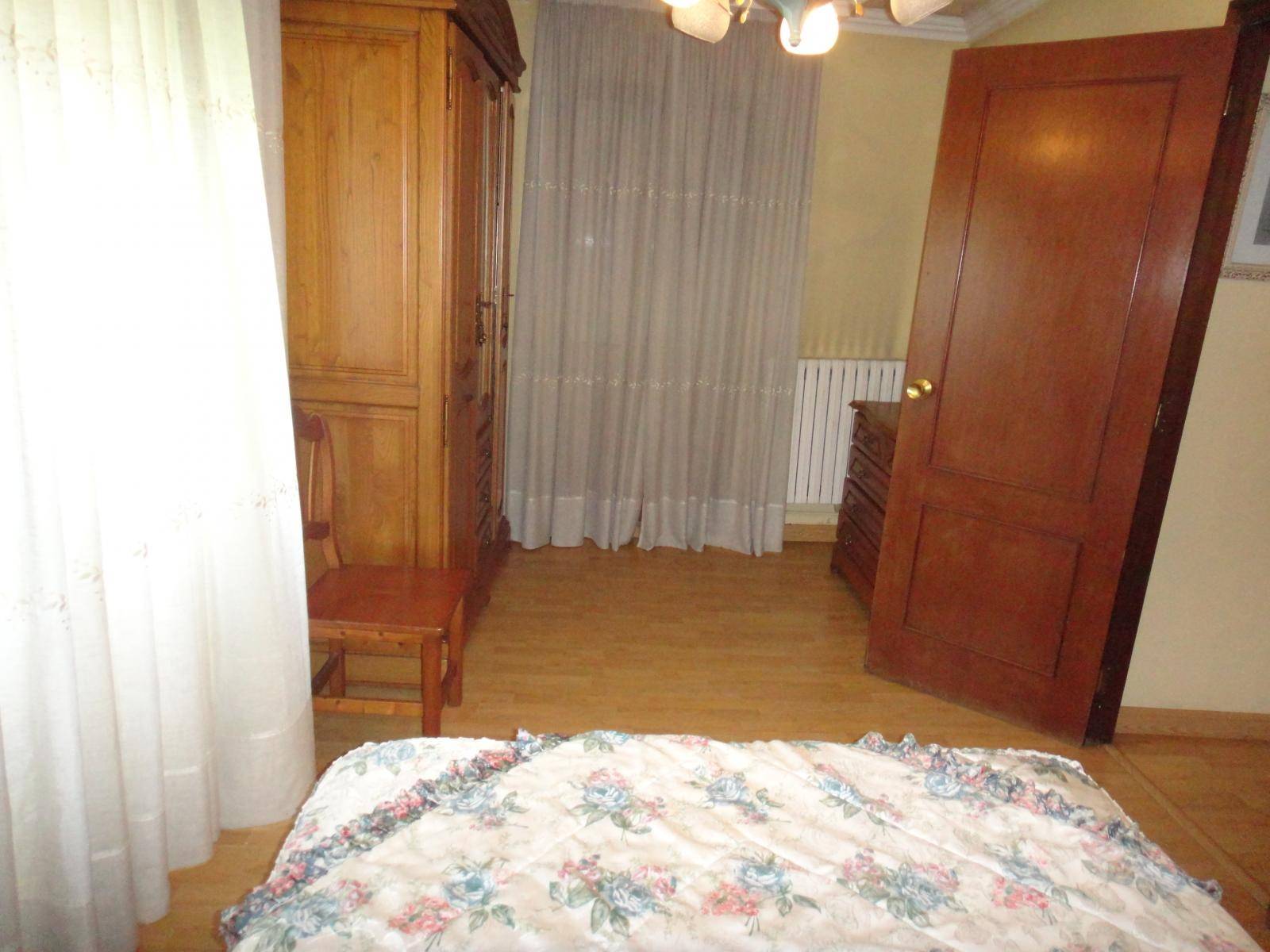 CASA DE PIEDRA CON TERRENO AL LADO DE SANTIAGO