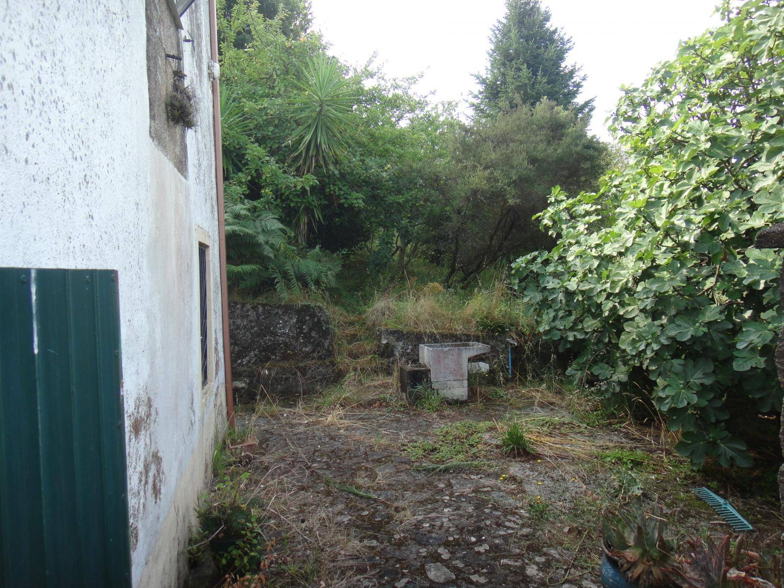 CASA DE PIEDRA CON TERRENO AL LADO DE SANTIAGO