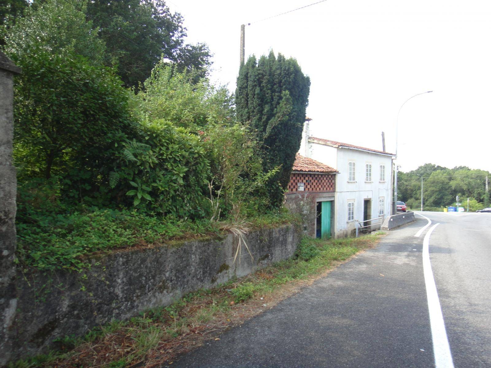 CASA DE PIEDRA CON TERRENO AL LADO DE SANTIAGO