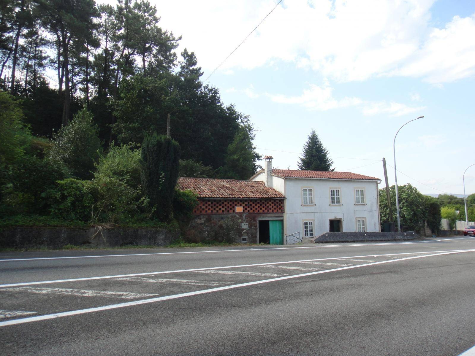 CASA DE PIEDRA CON TERRENO AL LADO DE SANTIAGO