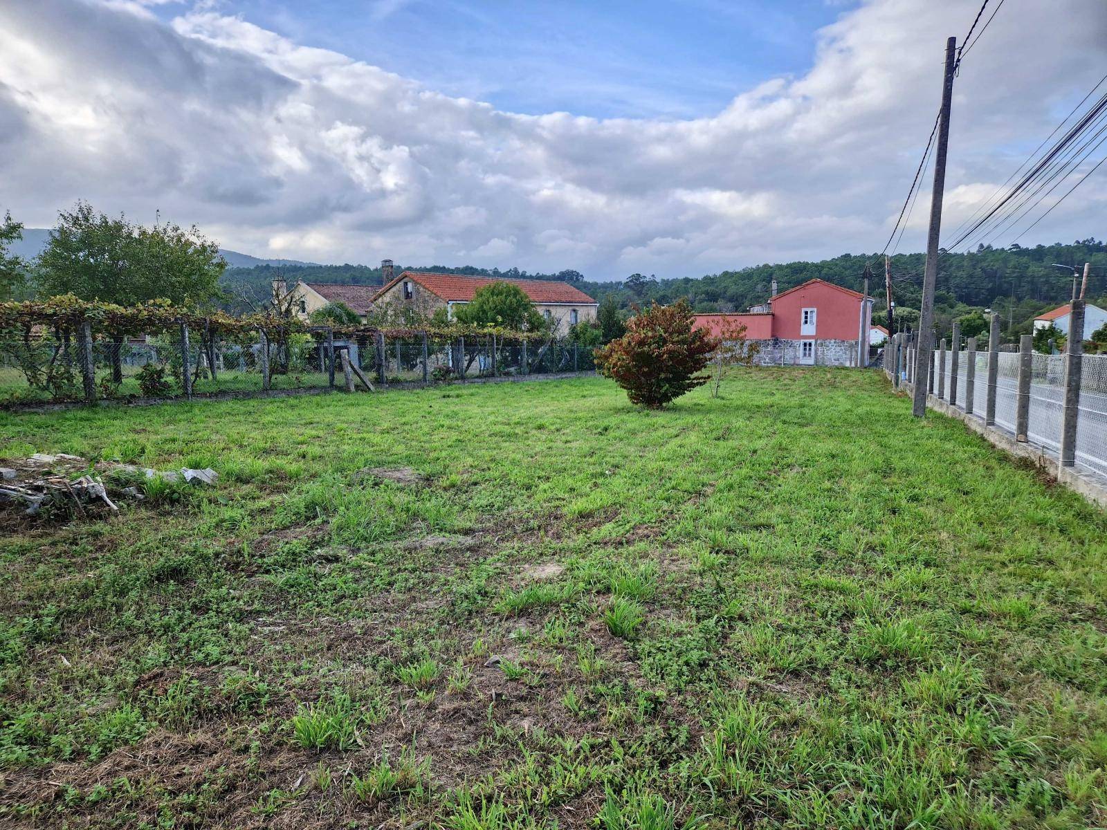 FINCA TODA CERRADA EN ZONA DE RIBASAR, ROIS