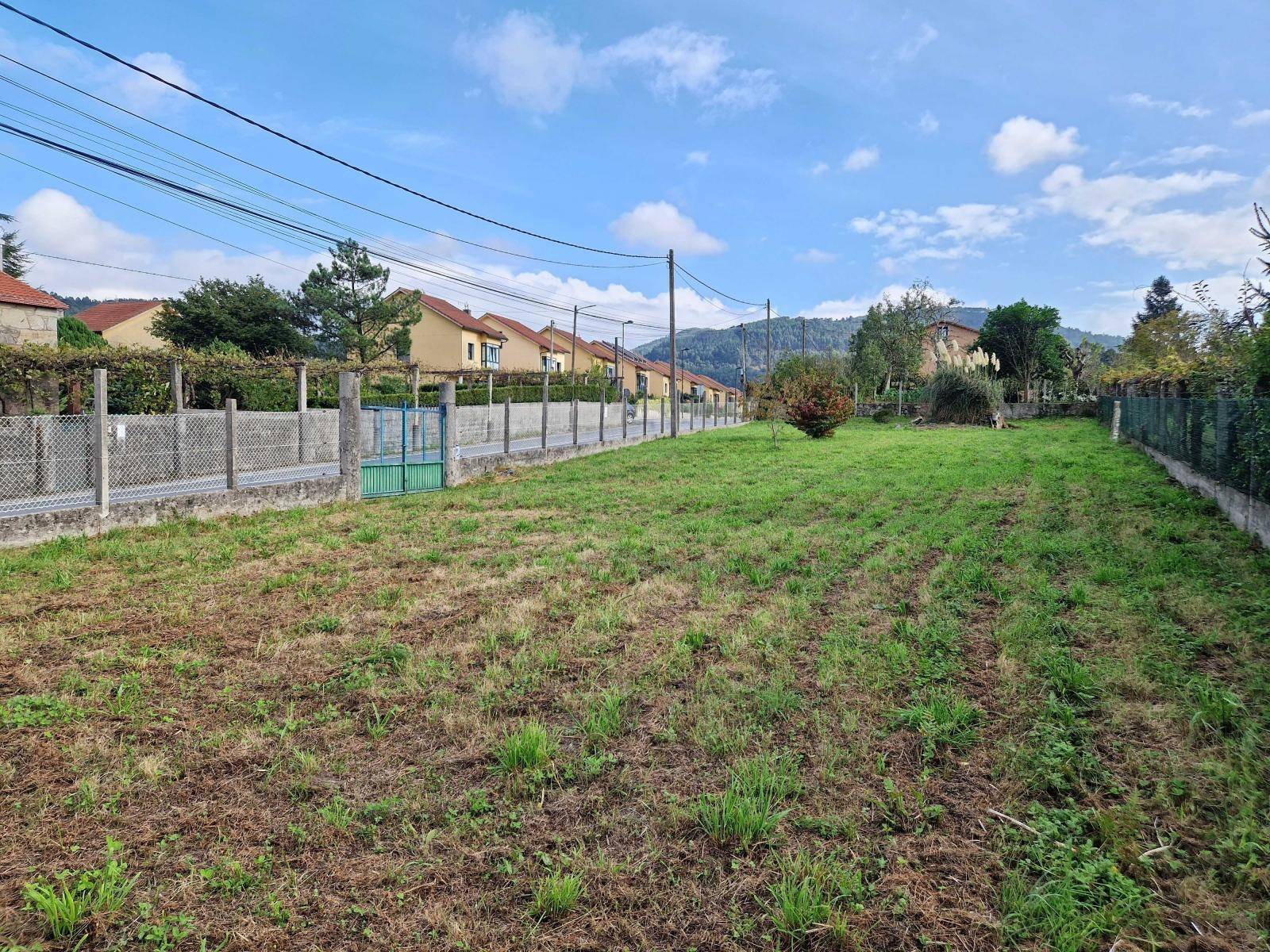 FINCA TODA CERRADA EN ZONA DE RIBASAR, ROIS