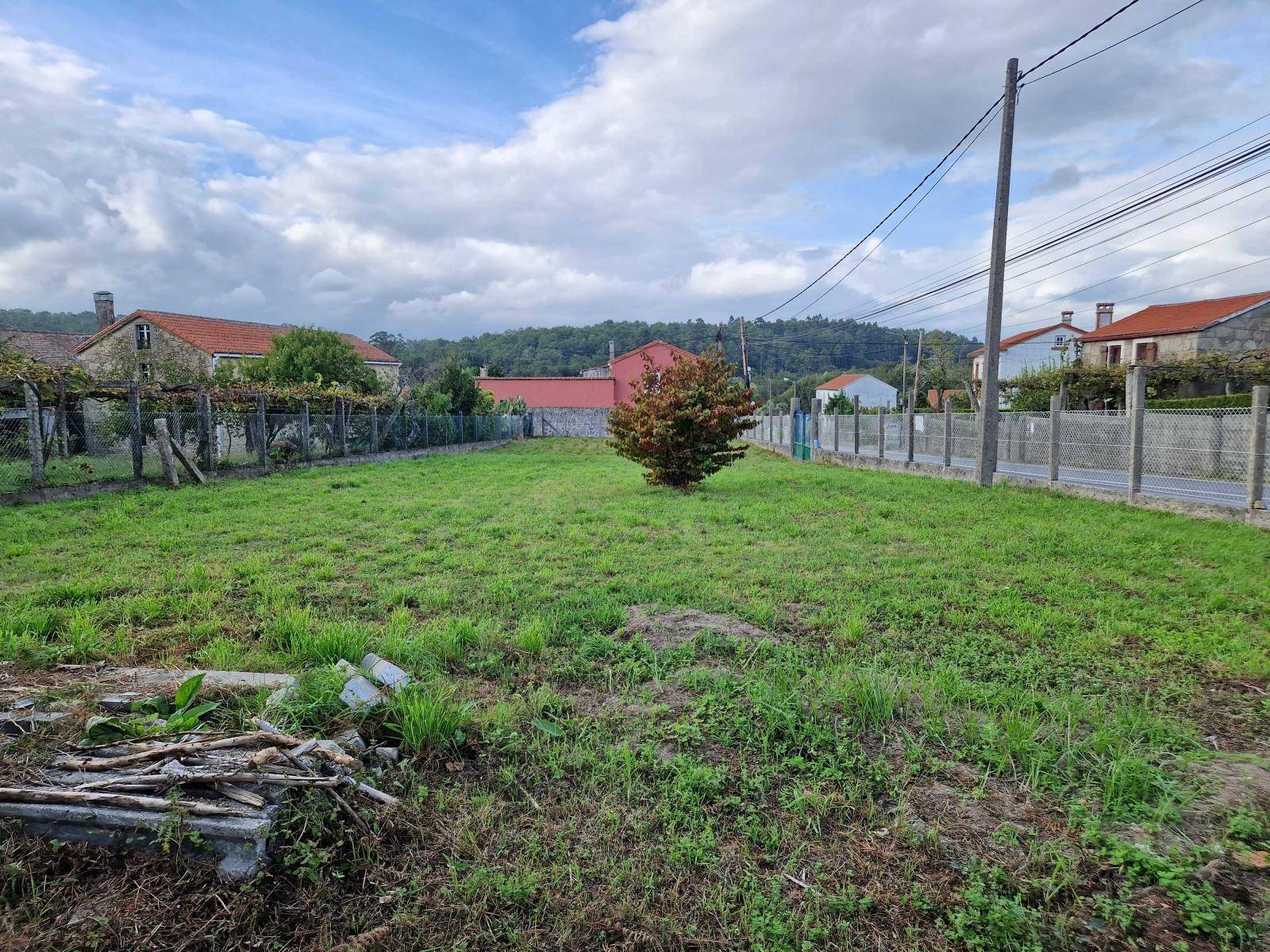 FINCA TODA CERRADA EN ZONA DE RIBASAR, ROIS