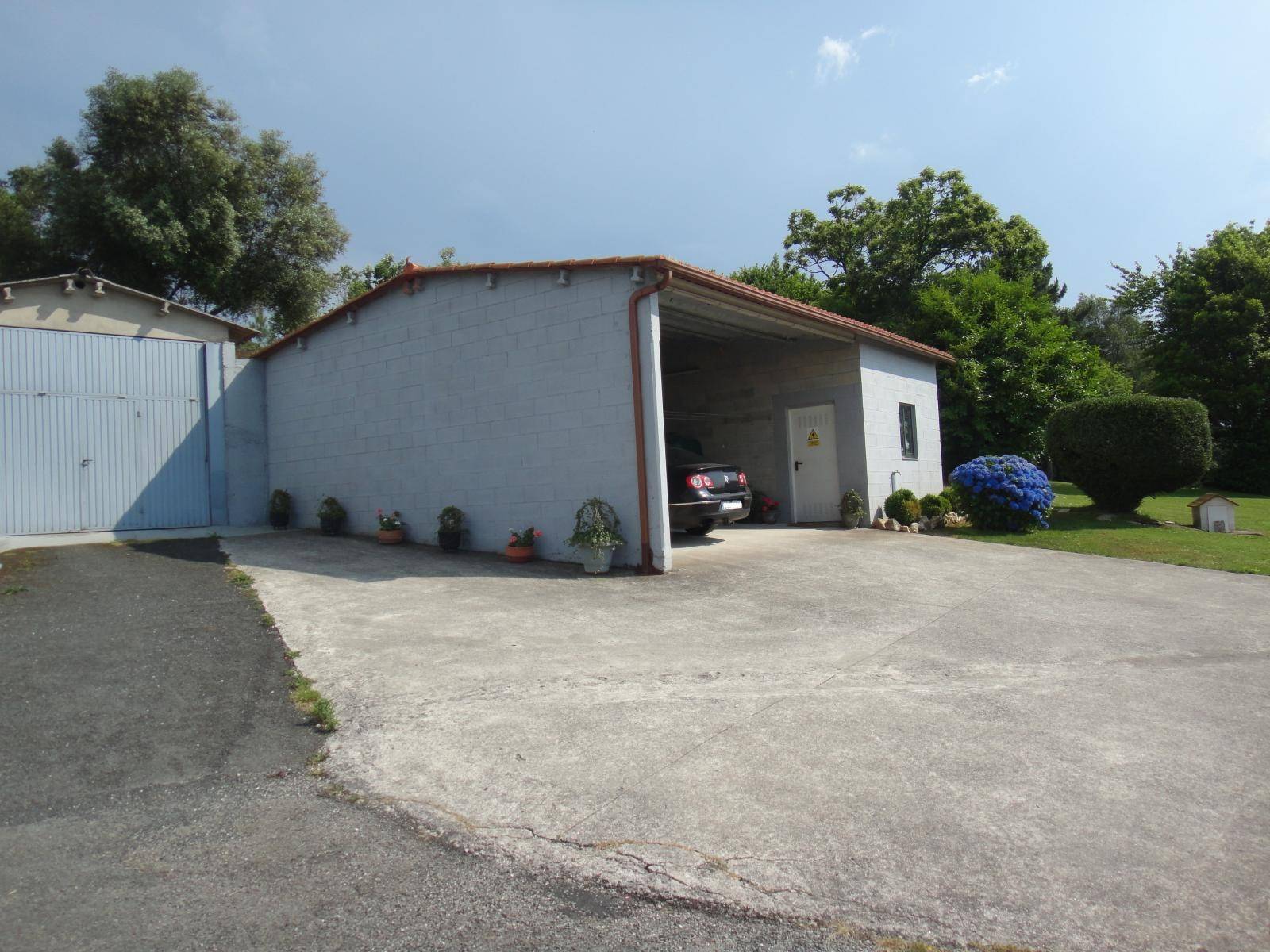 CASA CON TERRENO ENORME ZONA ENTRE SIGÜEIRO Y ORDENES