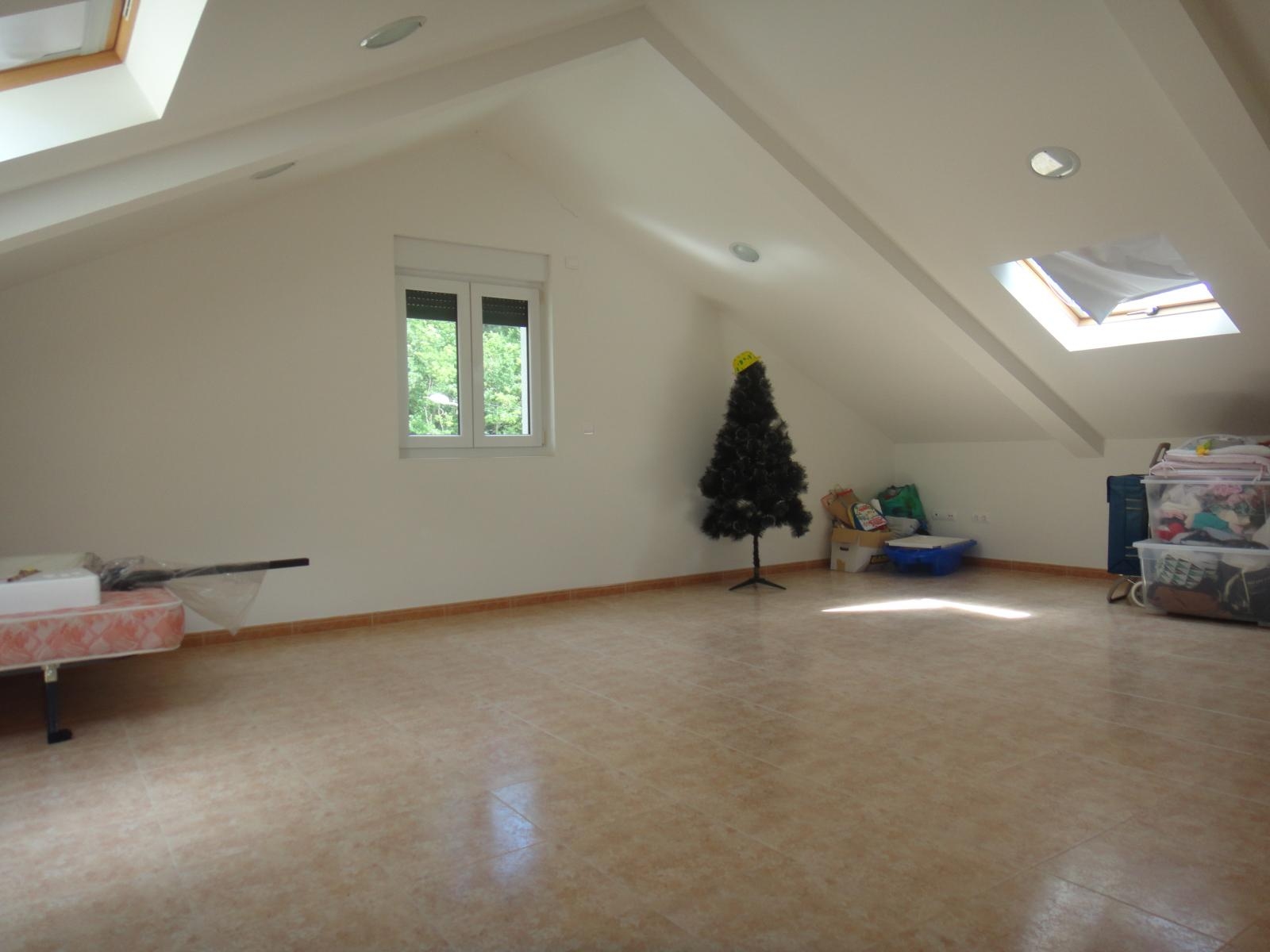 CASA DE PIEDRA MUY COMPLETA AL LADO DE BERTAMIRANS