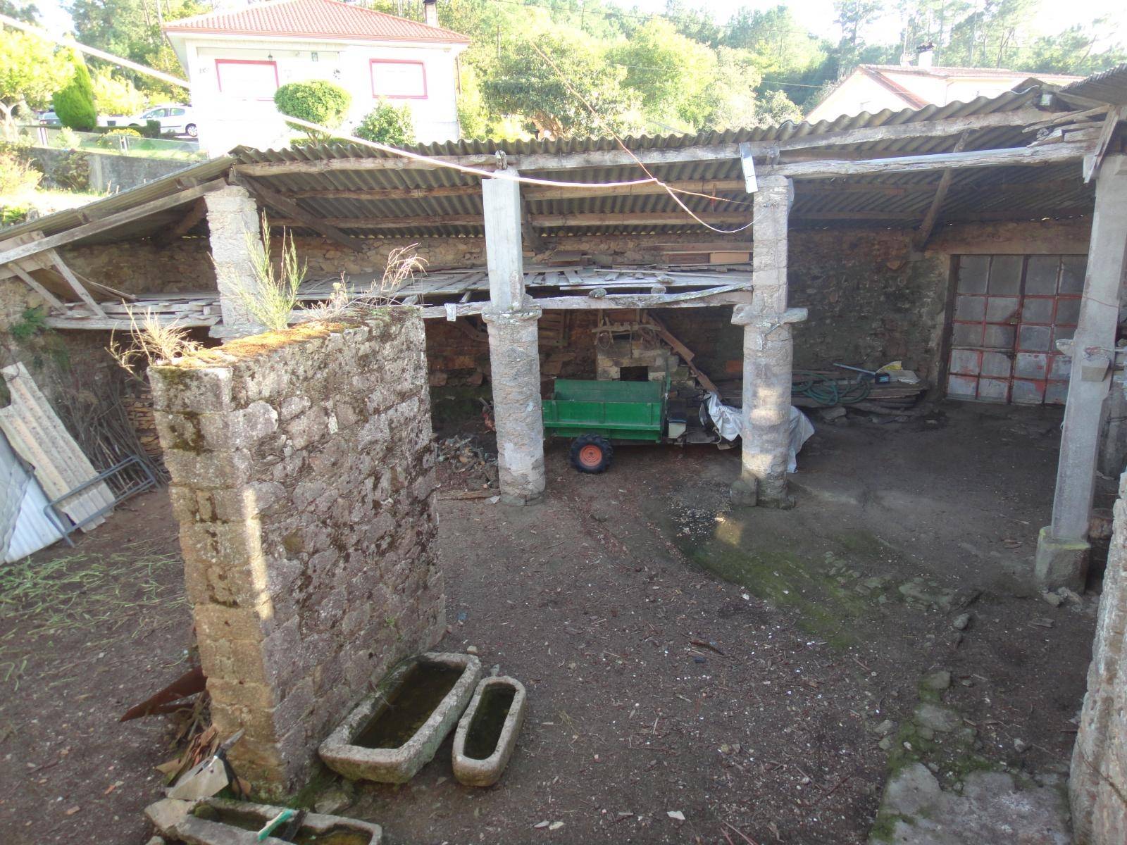 CASA DE PIEDRA A REFORMAR CON TERRENO AMPLIO, ZONA NOIA