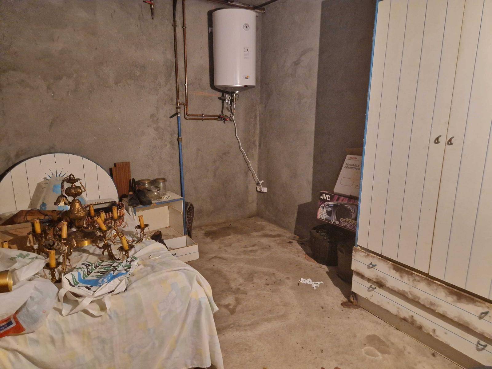 Hus till salu i Brión