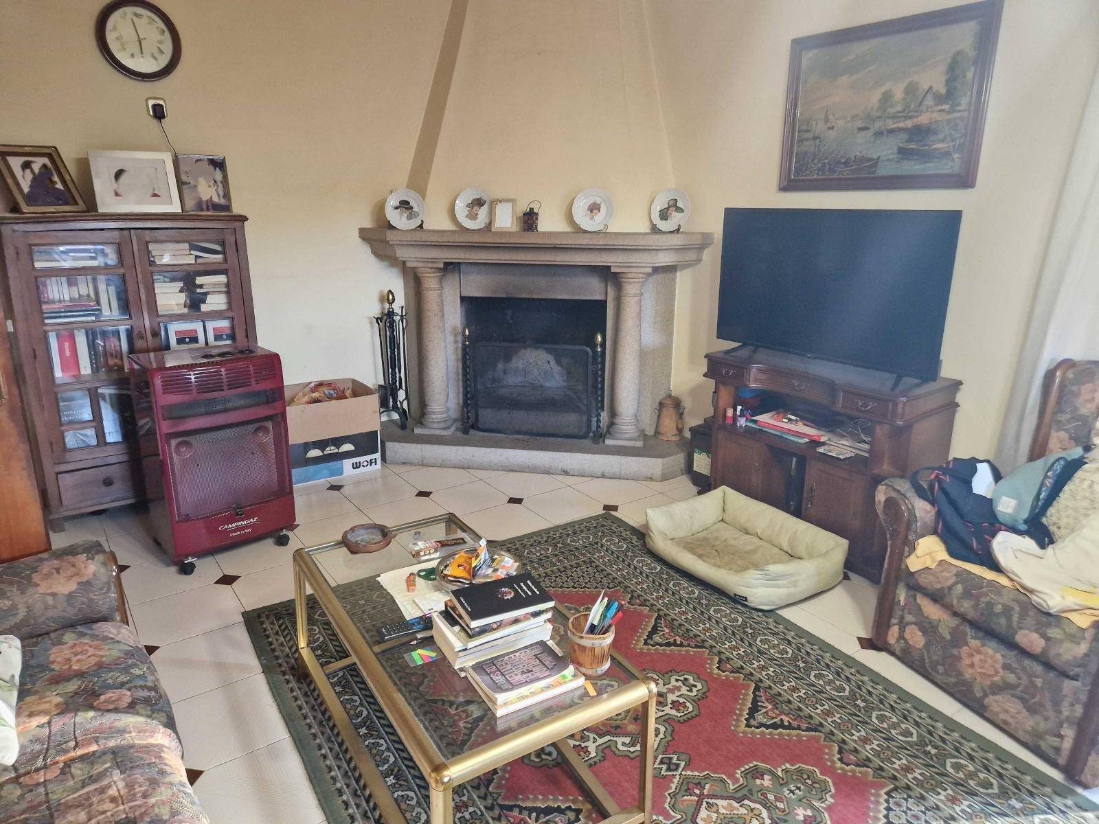 Hus till salu i Brión