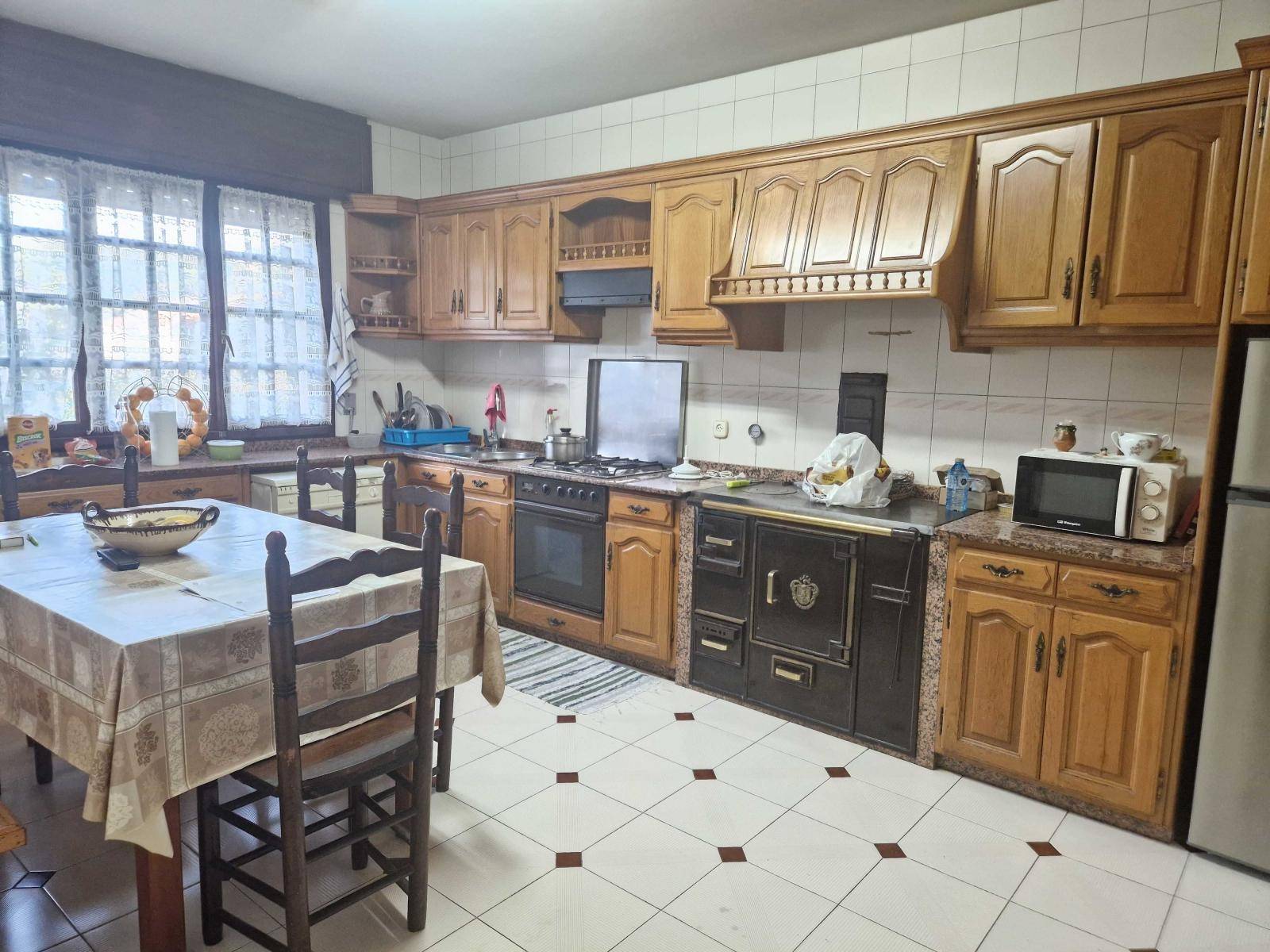 Hus till salu i Brión