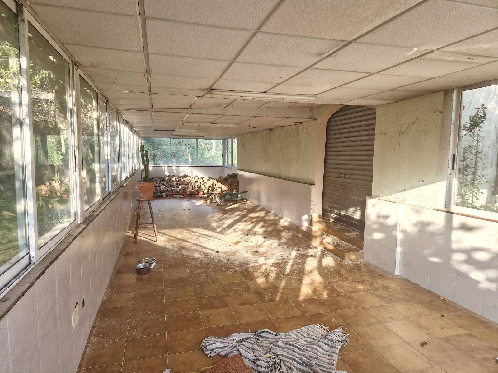 Hus till salu i Brión