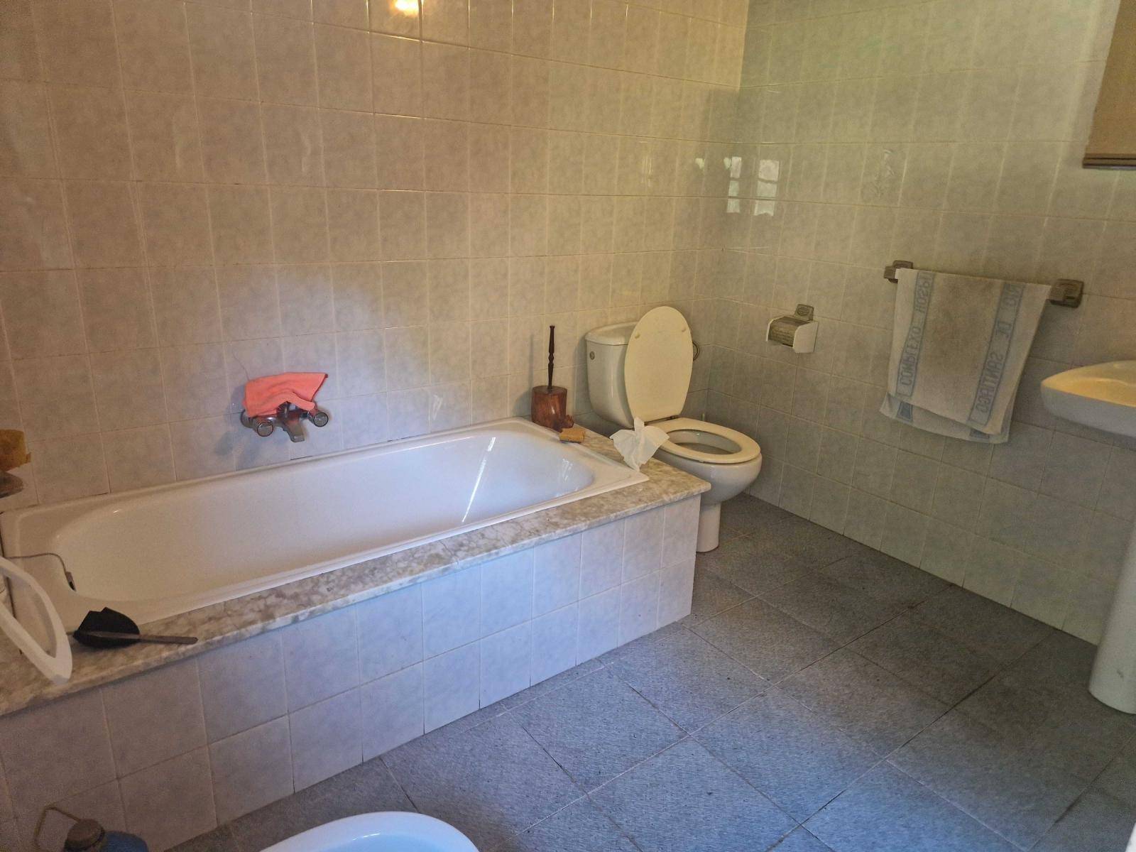 Hus till salu i Brión