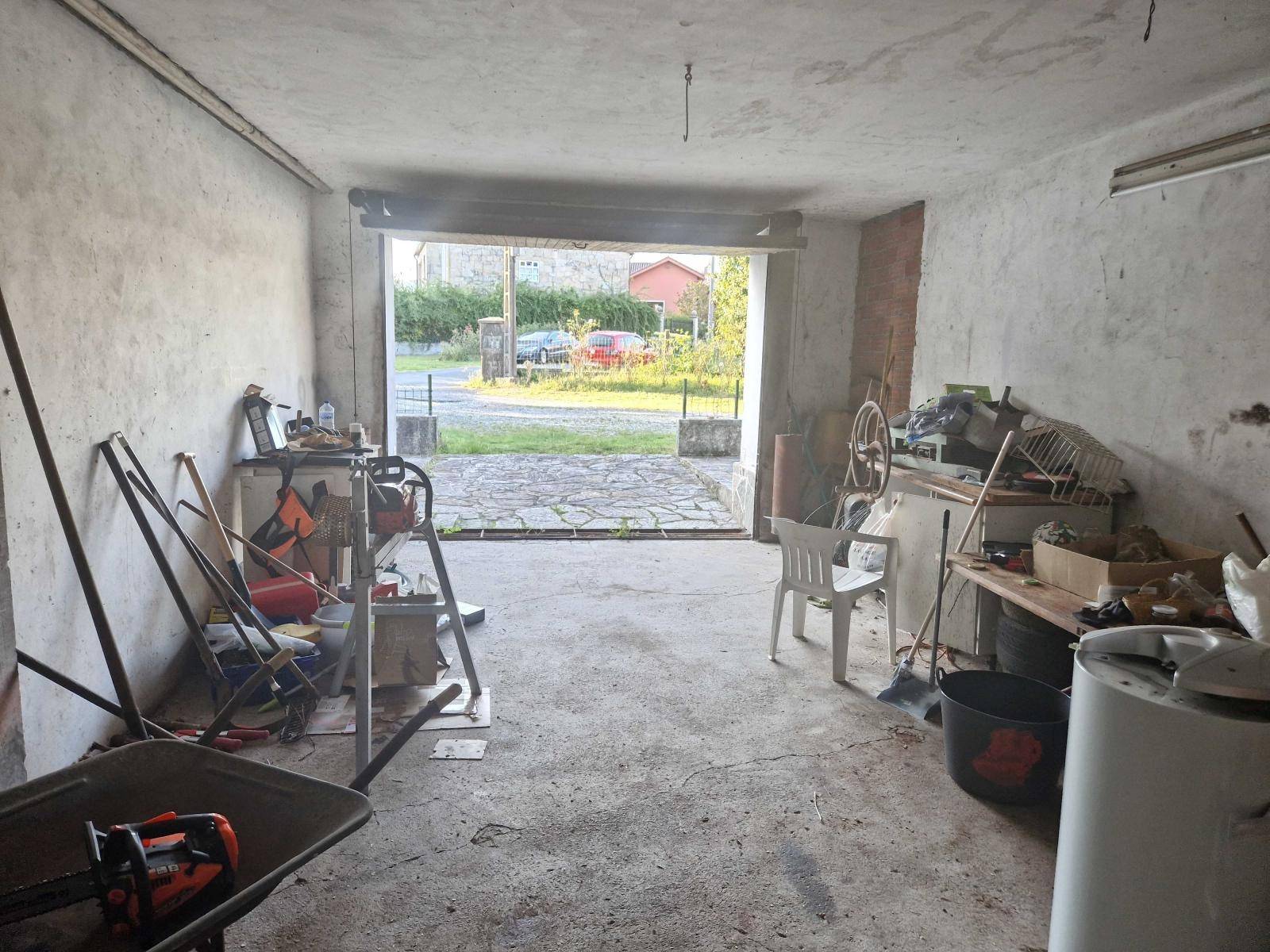 Hus till salu i Brión