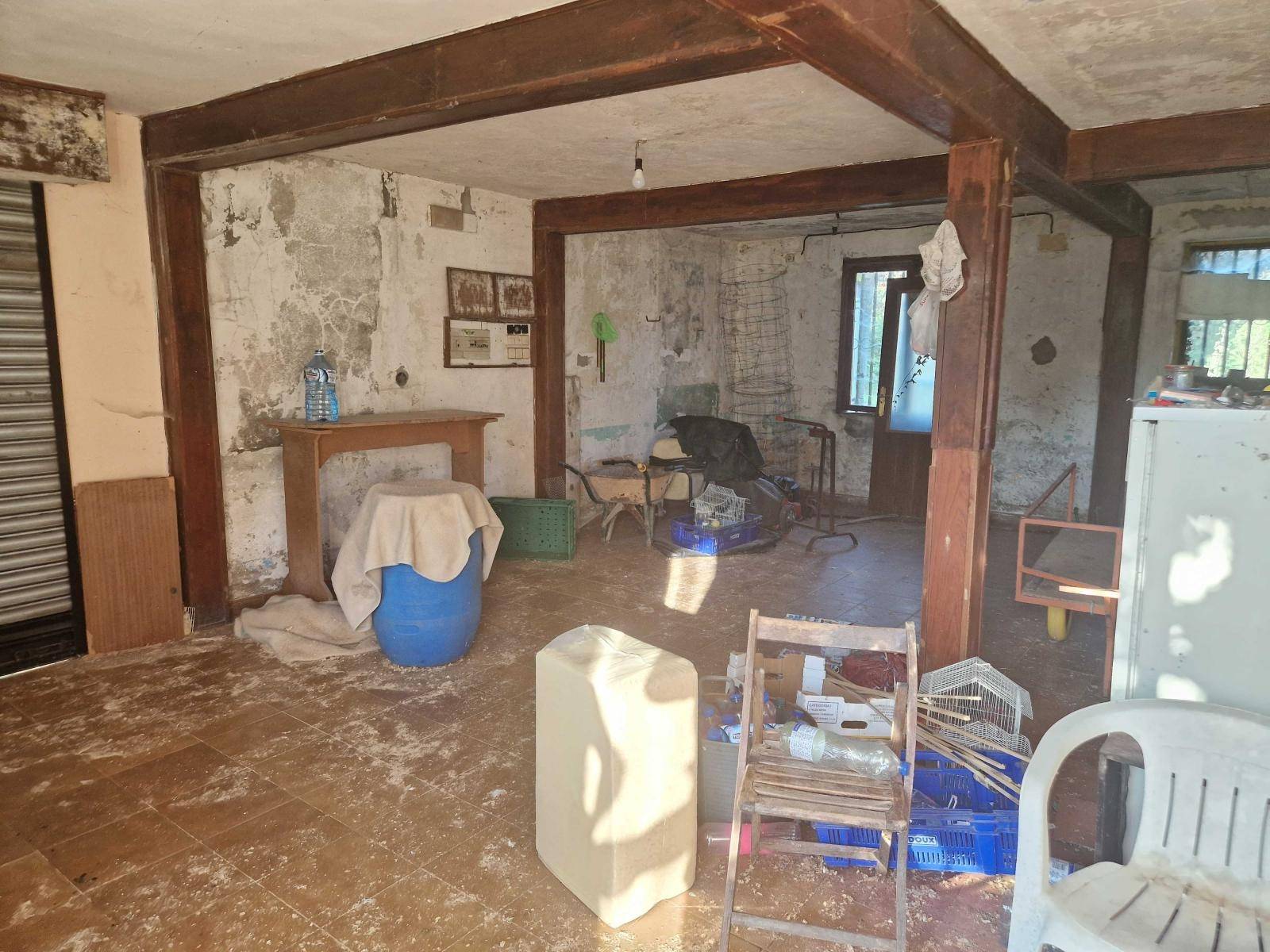 Hus till salu i Brión