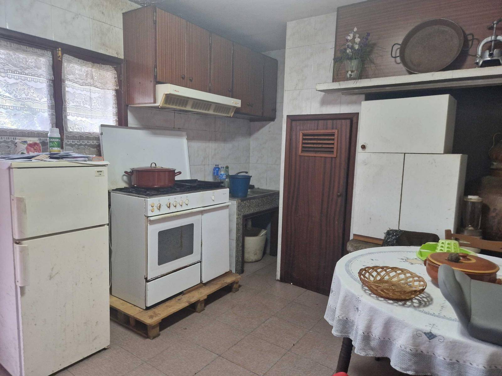 Hus till salu i Brión