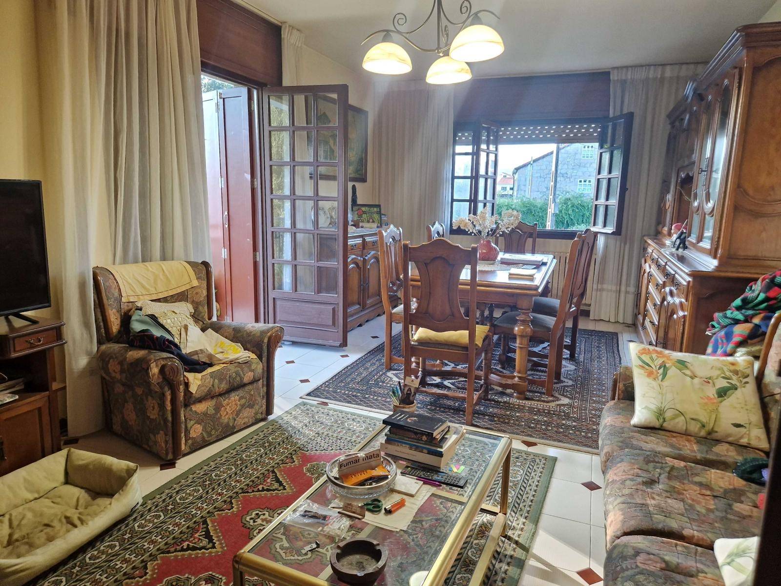 Hus till salu i Brión