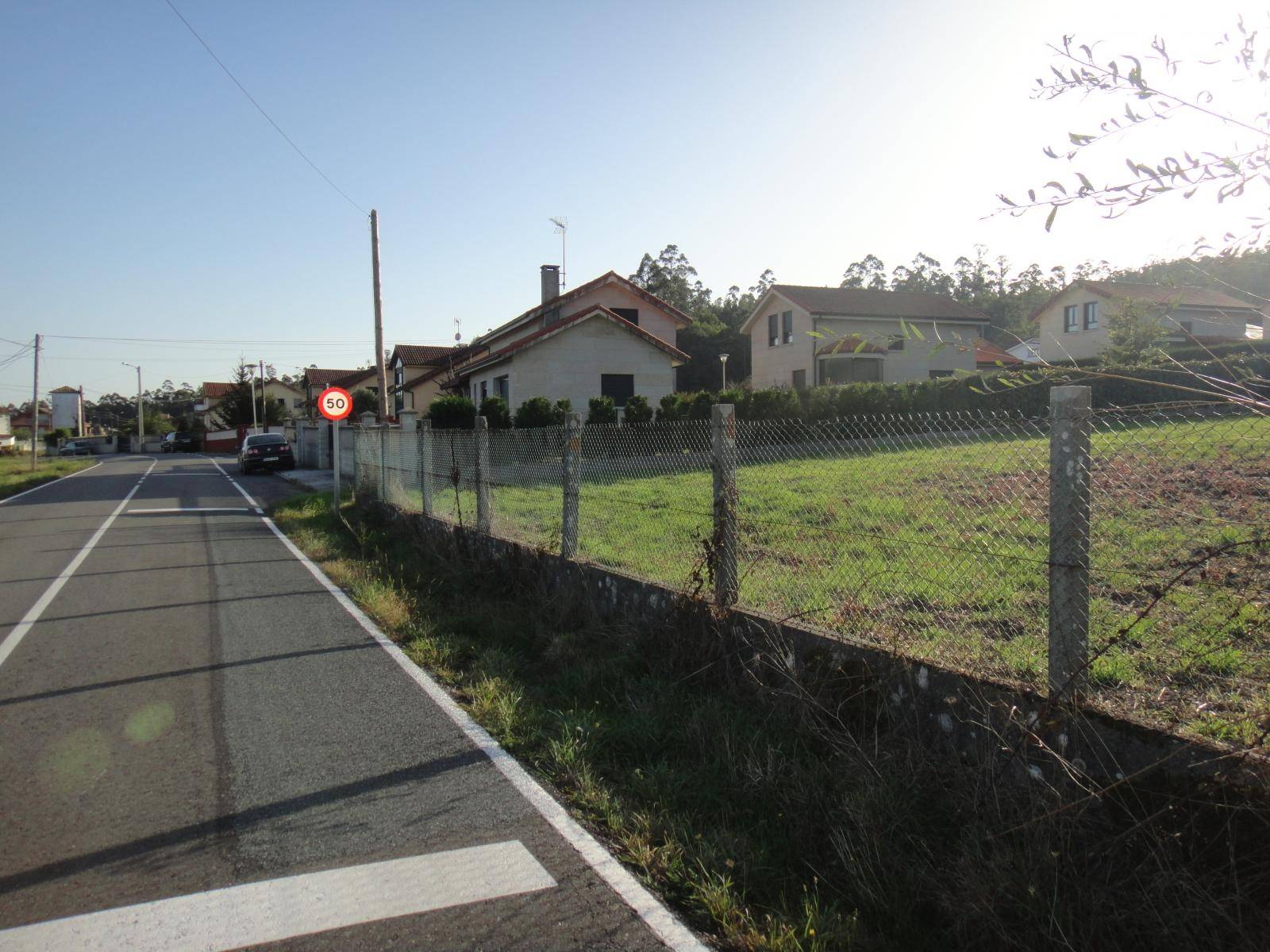 FINCA EDIFICABLE Y SEGREGABLE ENTRE LUOU Y RARIS