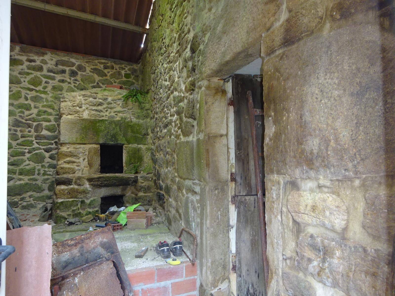 CASA AMPLIA PARA REFORMAR CON TERRENO APARTE EN NEGREIRA