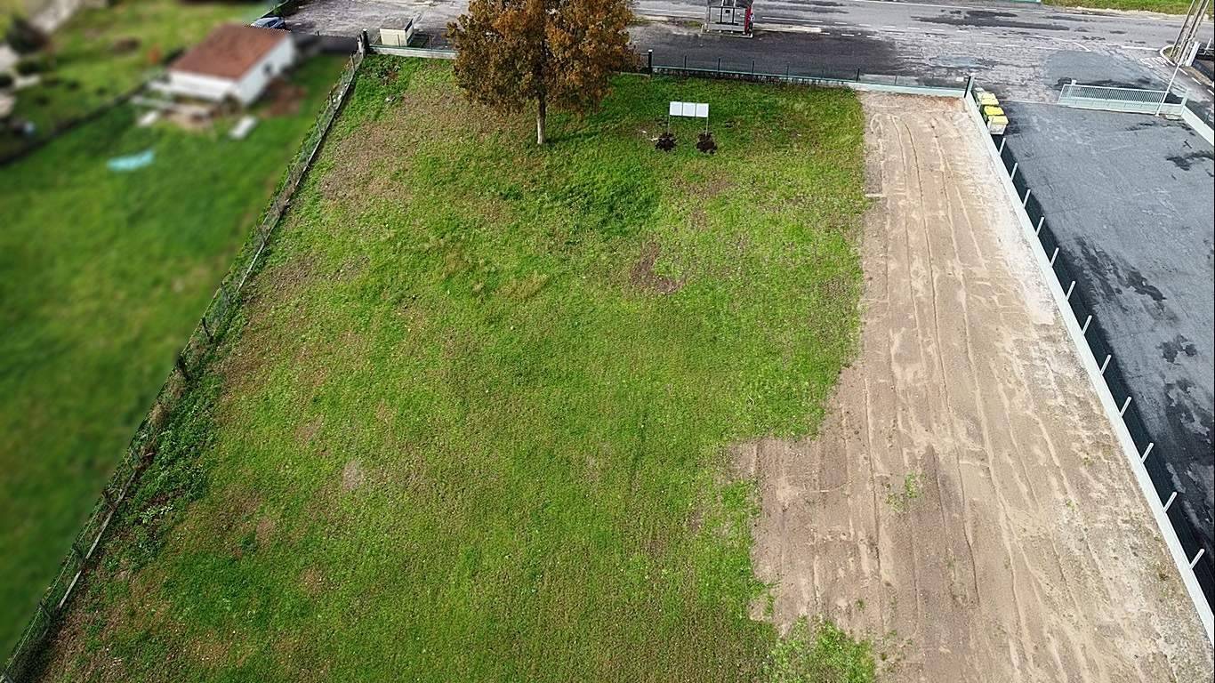 FINCA AMPLIA Y CERRADA EN ZONA DE ROIS