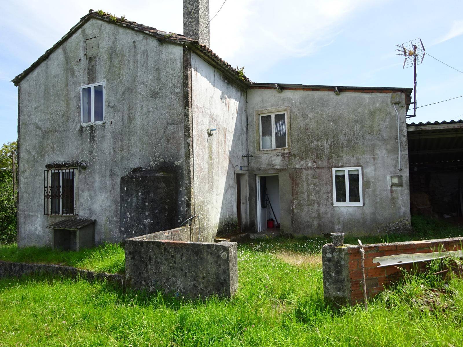 CASA DE PIEDRA CON TERRENO ZONA DE CALO, TEO