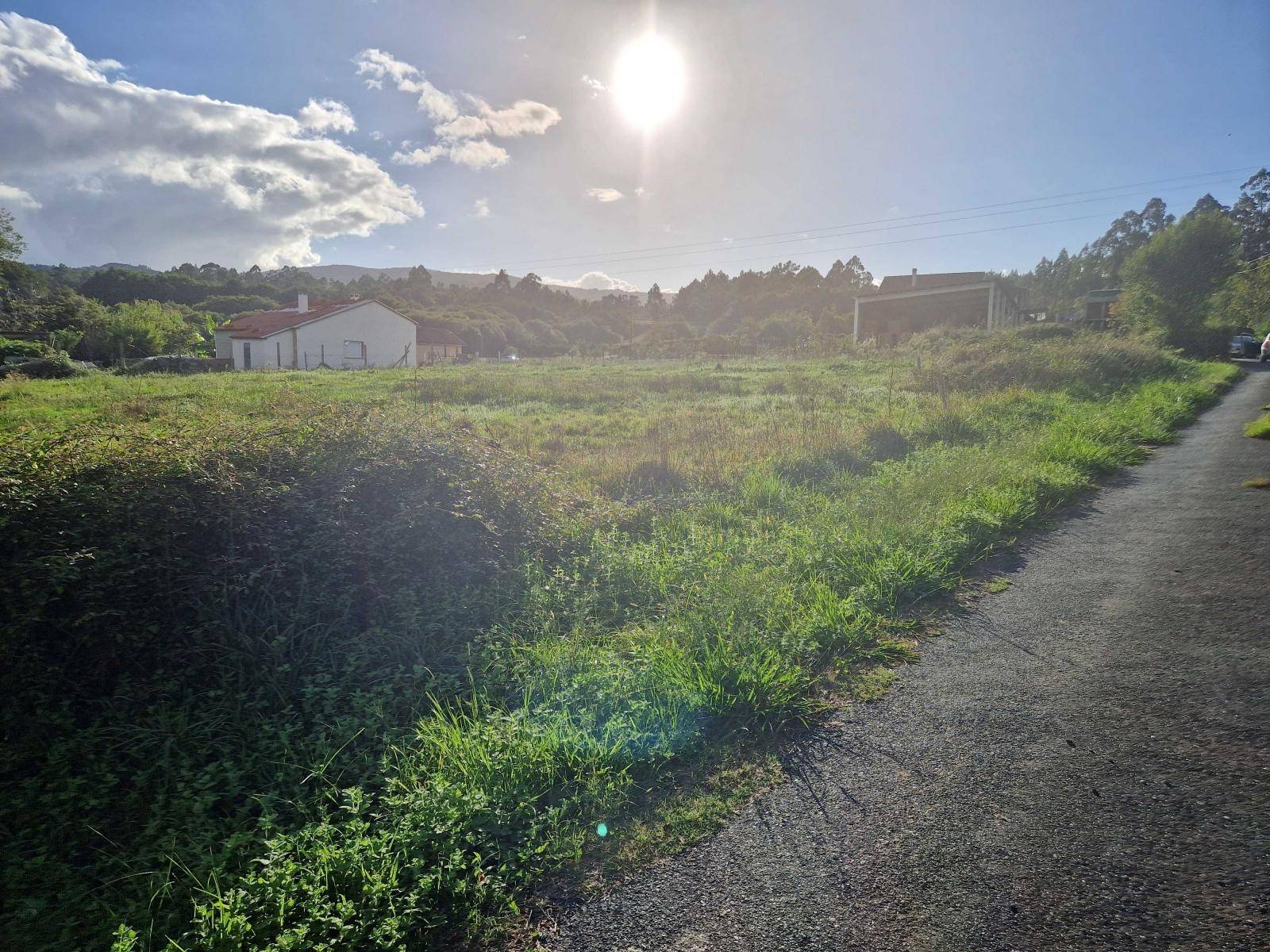 FINCA SOLEADA ZONA BASTAVALES, BRION, MUY CERCA DE BERTAMIRANS