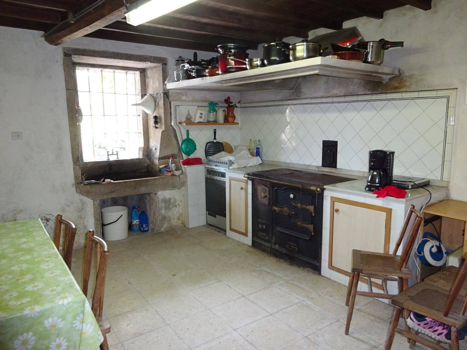 CASA DE PIEDRA A REFORMAR ZONA BASTAVALES, BRION