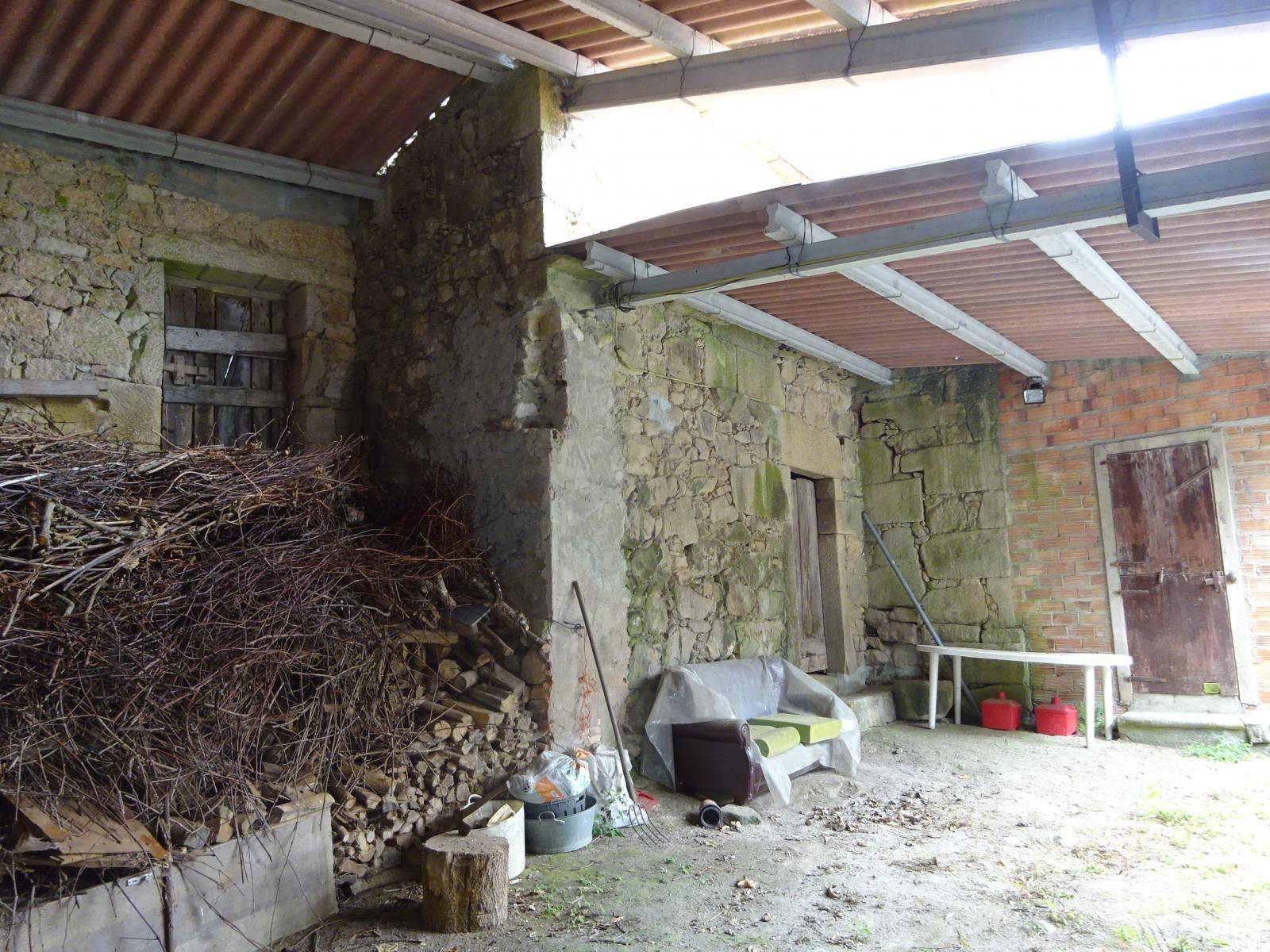CASA DE PIEDRA A REFORMAR ZONA BASTAVALES, BRION