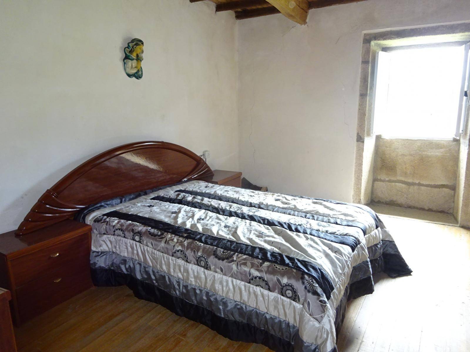 CASA DE PIEDRA A REFORMAR ZONA BASTAVALES, BRION