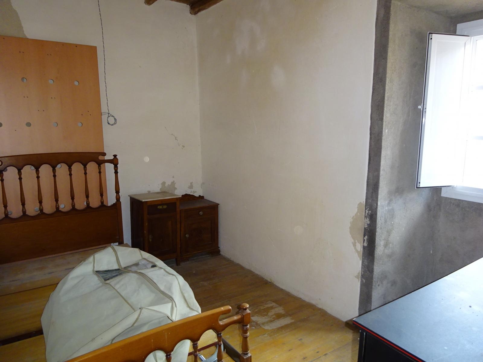 CASA DE PIEDRA A REFORMAR ZONA BASTAVALES, BRION