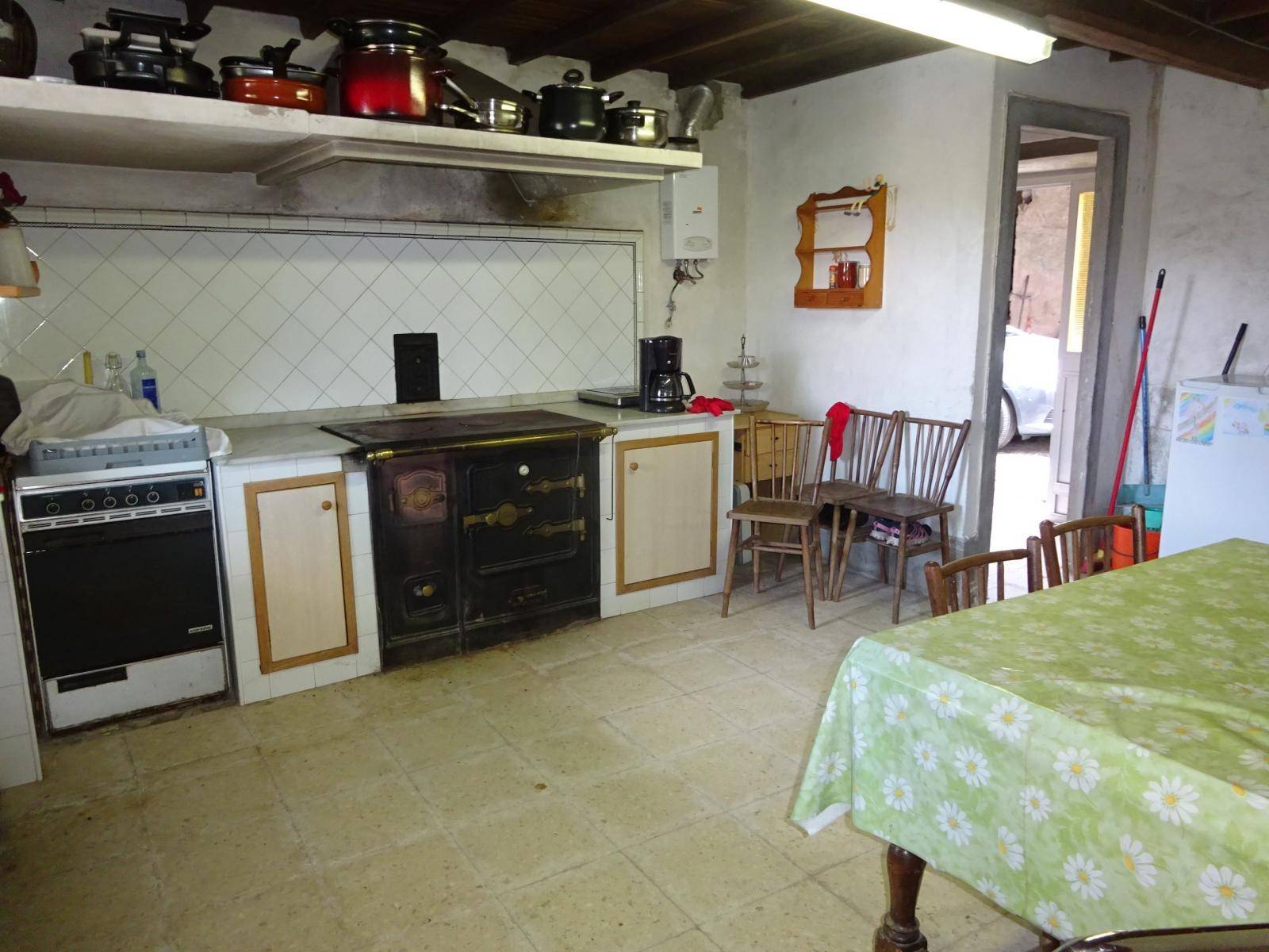 CASA DE PIEDRA A REFORMAR ZONA BASTAVALES, BRION