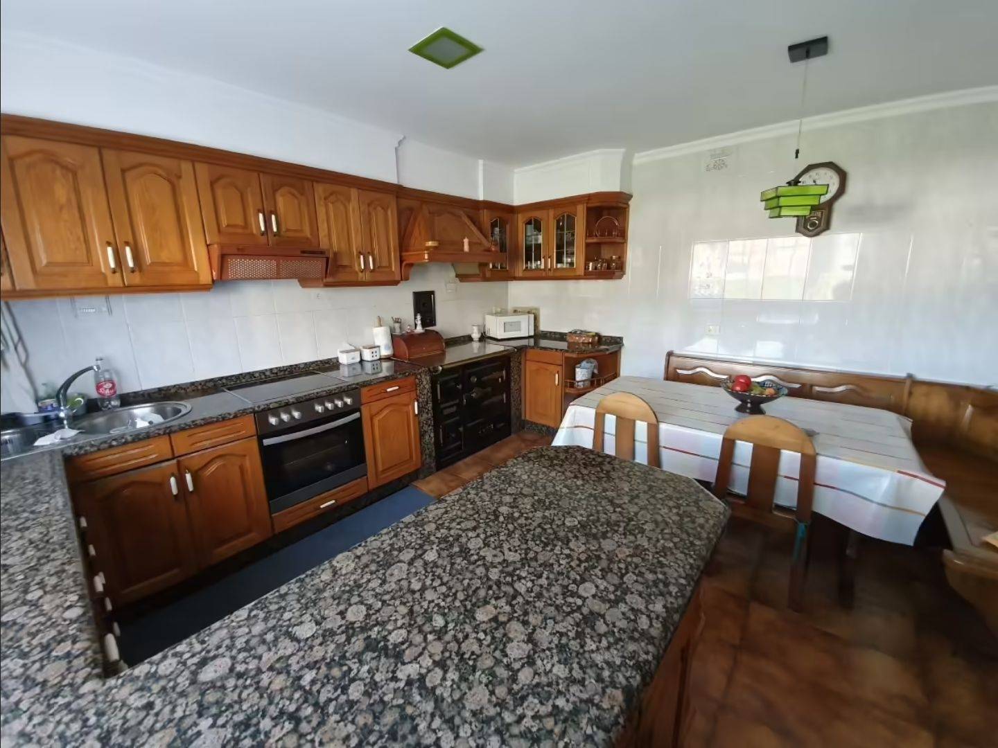 CASA IMPECABLE CON TERRENO EN ZONA DE ZAS