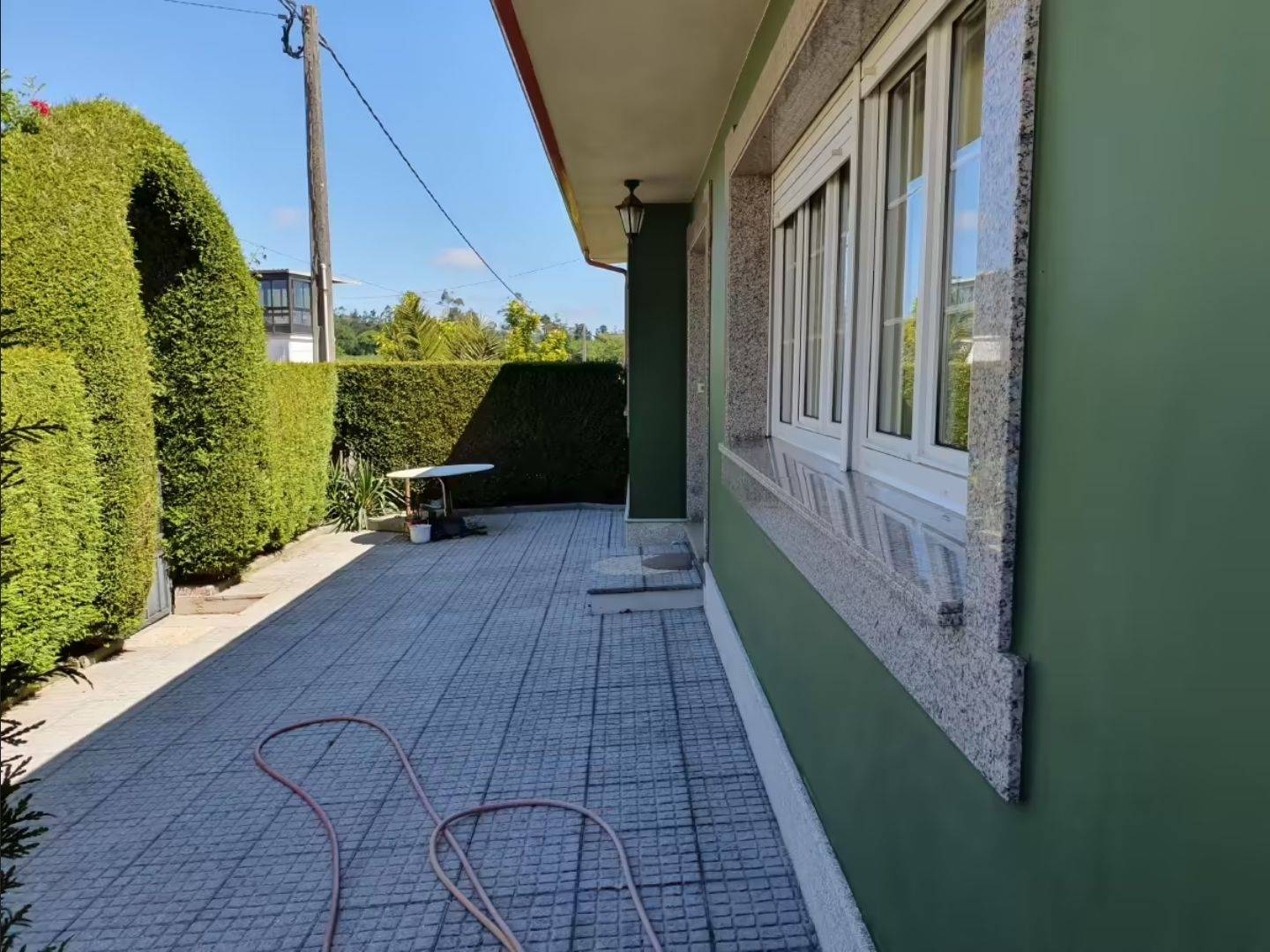 CASA IMPECABLE CON TERRENO EN ZONA DE ZAS