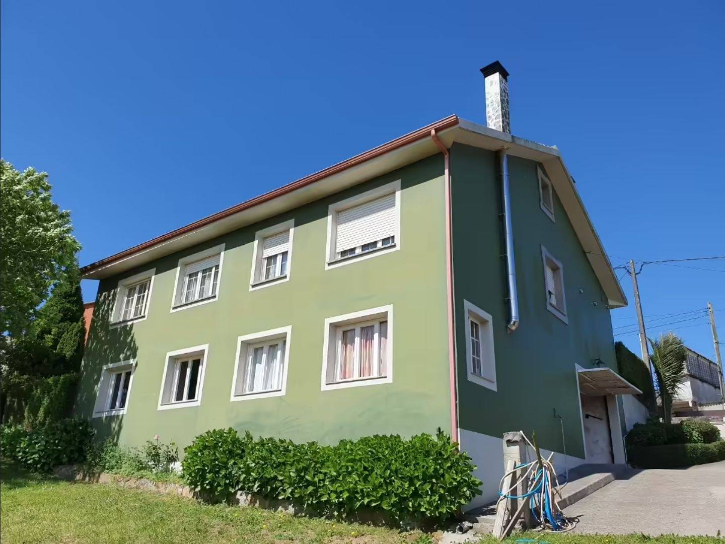 CASA IMPECABLE CON TERRENO EN ZONA DE ZAS