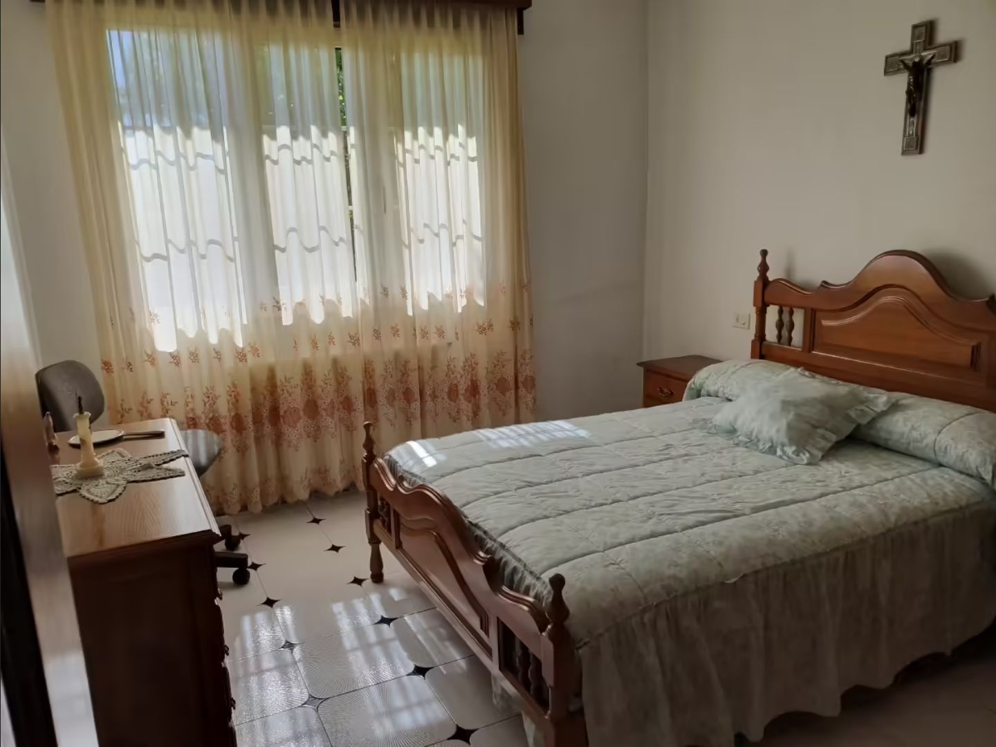 CASA IMPECABLE CON TERRENO EN ZONA DE ZAS