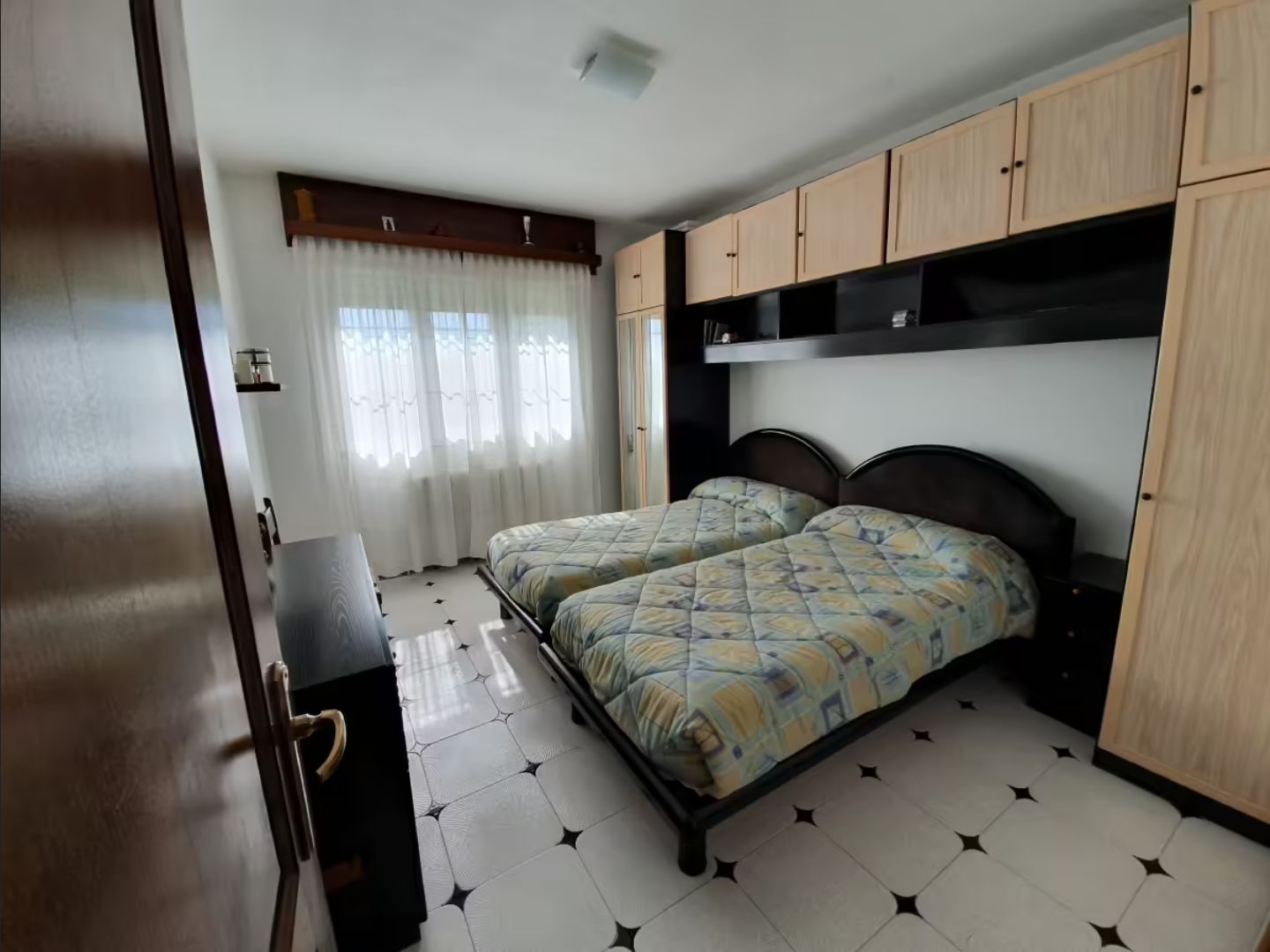 CASA IMPECABLE CON TERRENO EN ZONA DE ZAS