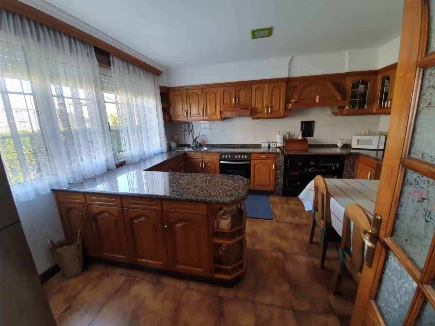 CASA IMPECABLE CON TERRENO EN ZONA DE ZAS