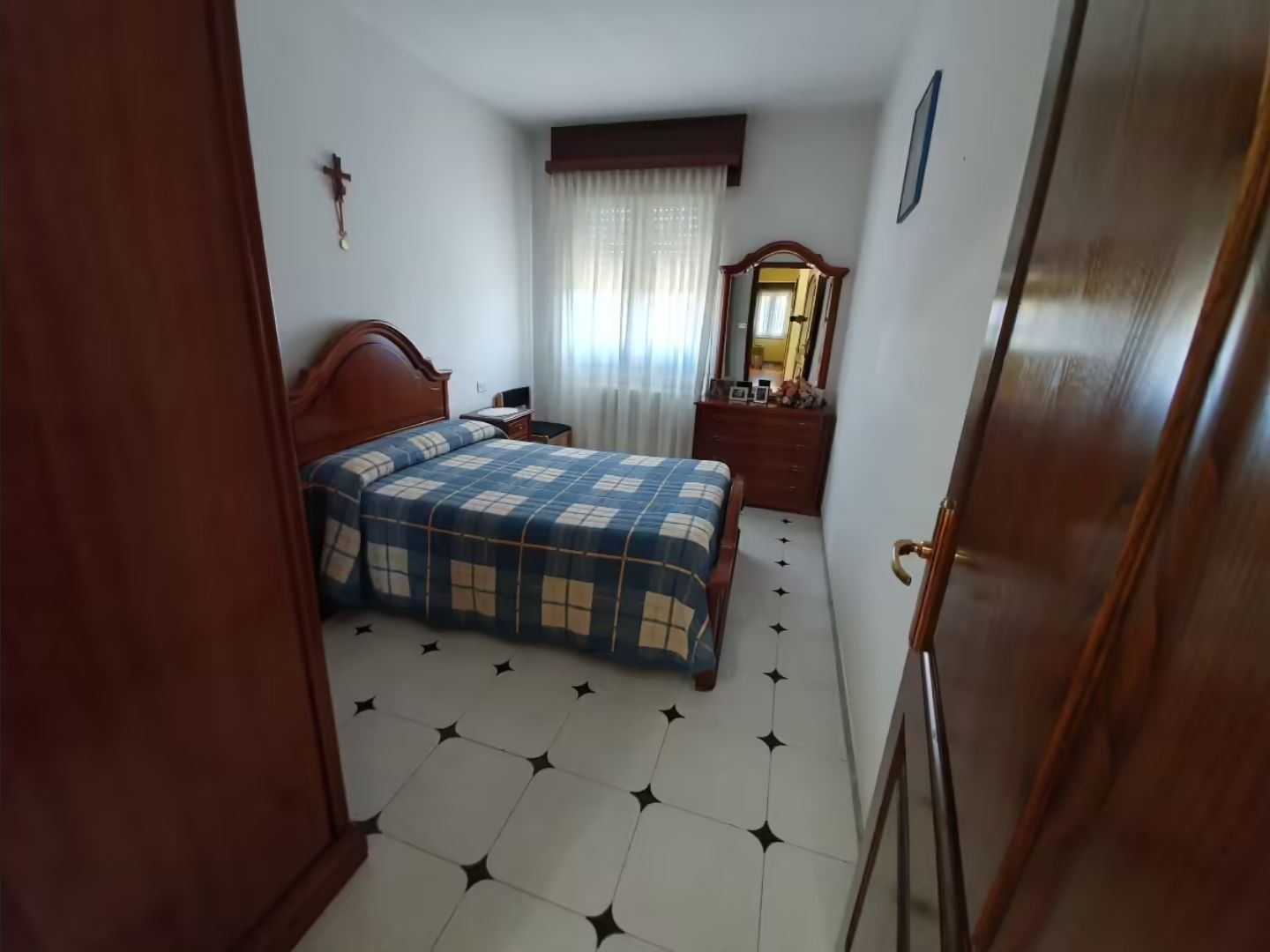 CASA IMPECABLE CON TERRENO EN ZONA DE ZAS