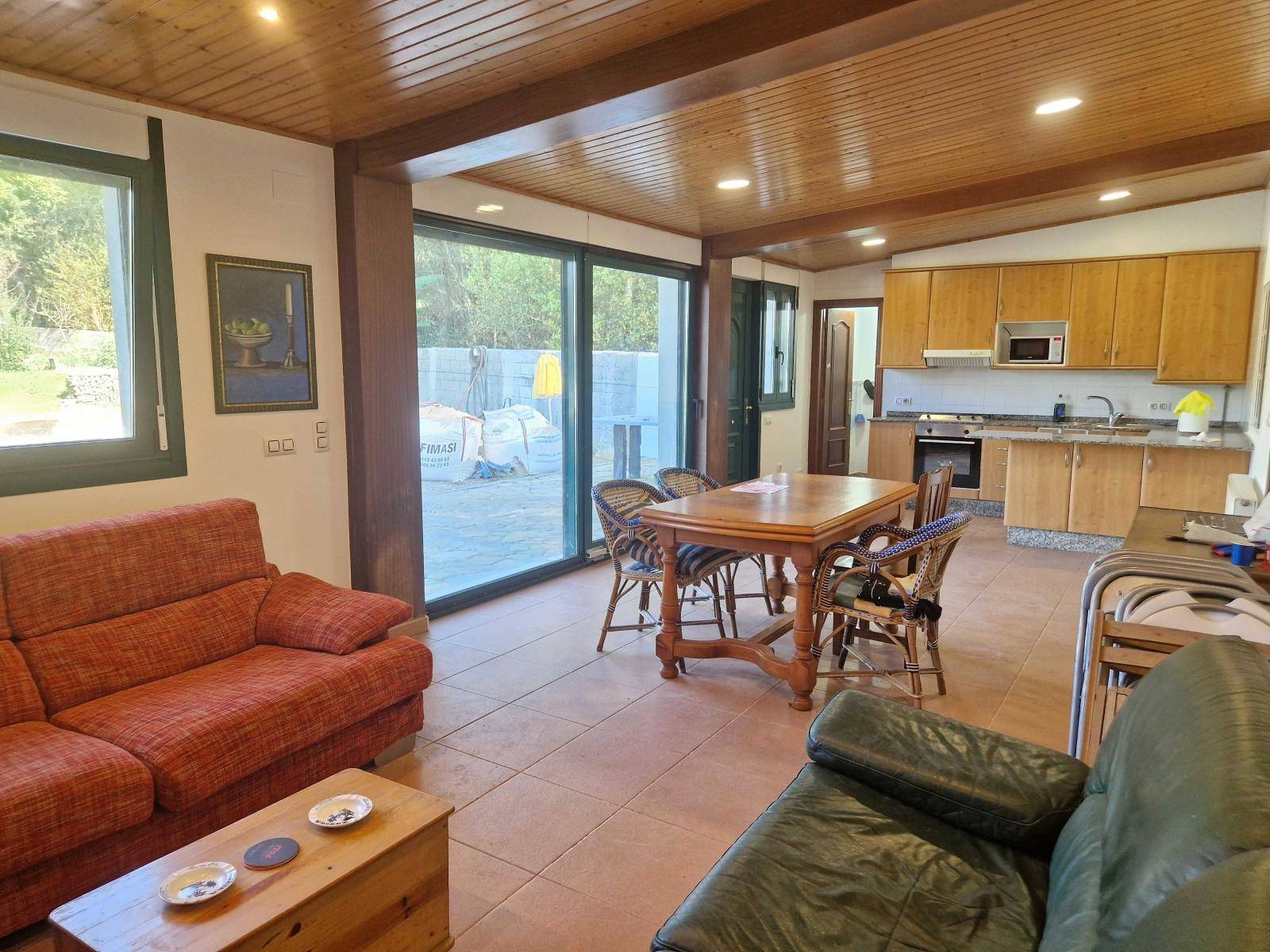 CASA (FIN DE SEMANA) CON PISCINA Y TERRENO EN BUGALLIDO, AMES