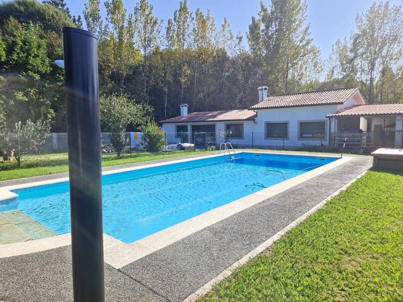 CASA (FIN DE SEMANA) CON PISCINA Y TERRENO EN BUGALLIDO, AMES