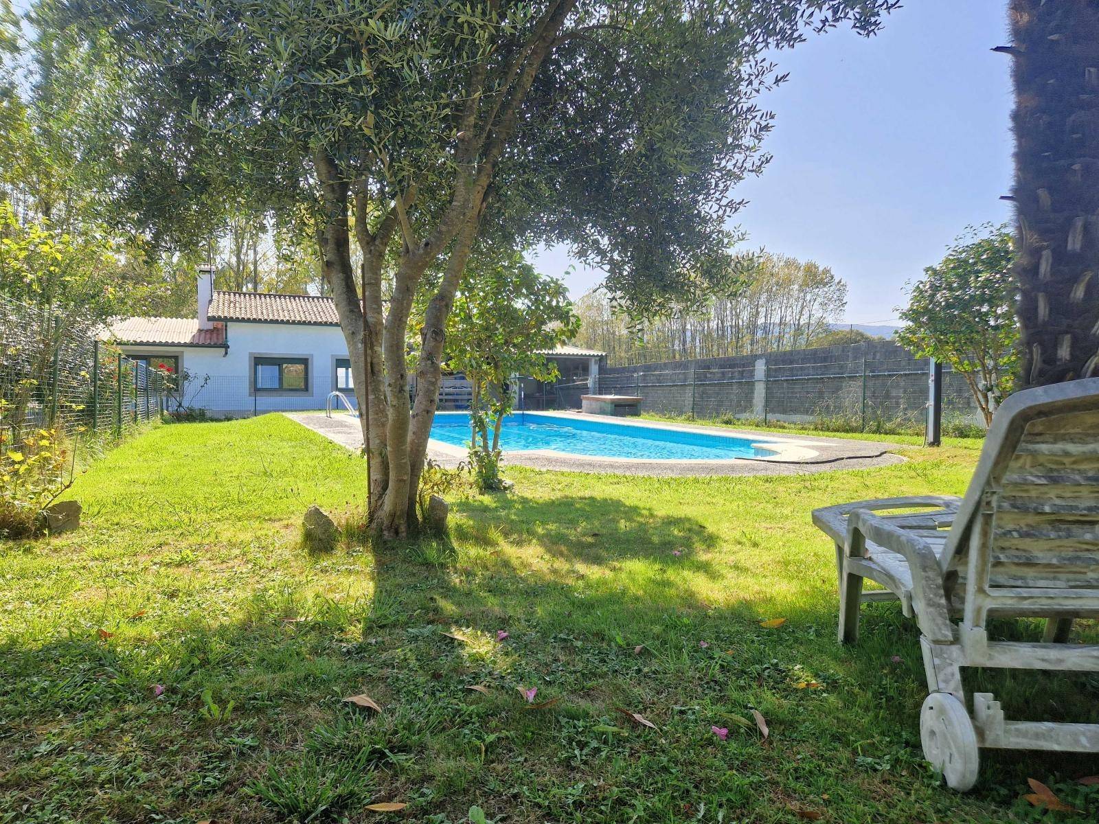 CASA (FIN DE SEMANA) CON PISCINA Y TERRENO EN BUGALLIDO, AMES