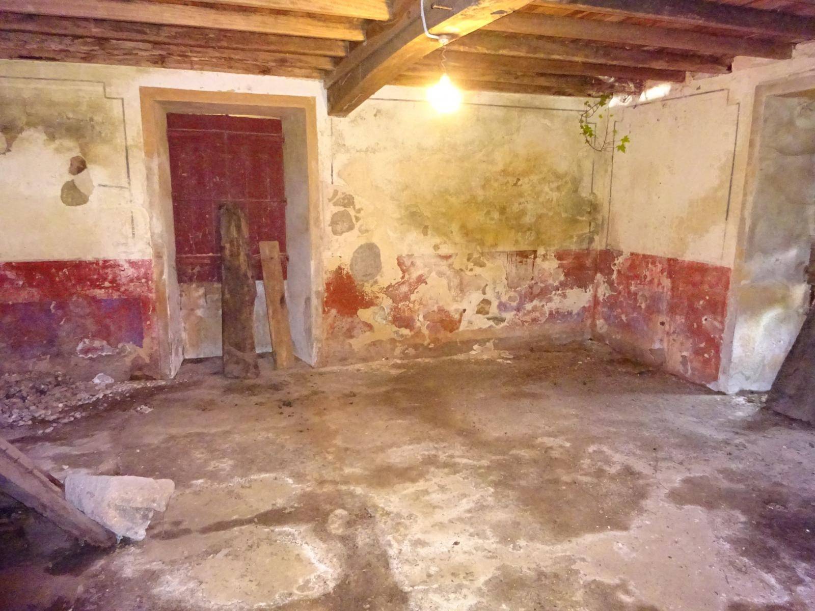 CASA DE PIEDRA CON ALMACEN EN ZONA DE BASTAVALES, BRION