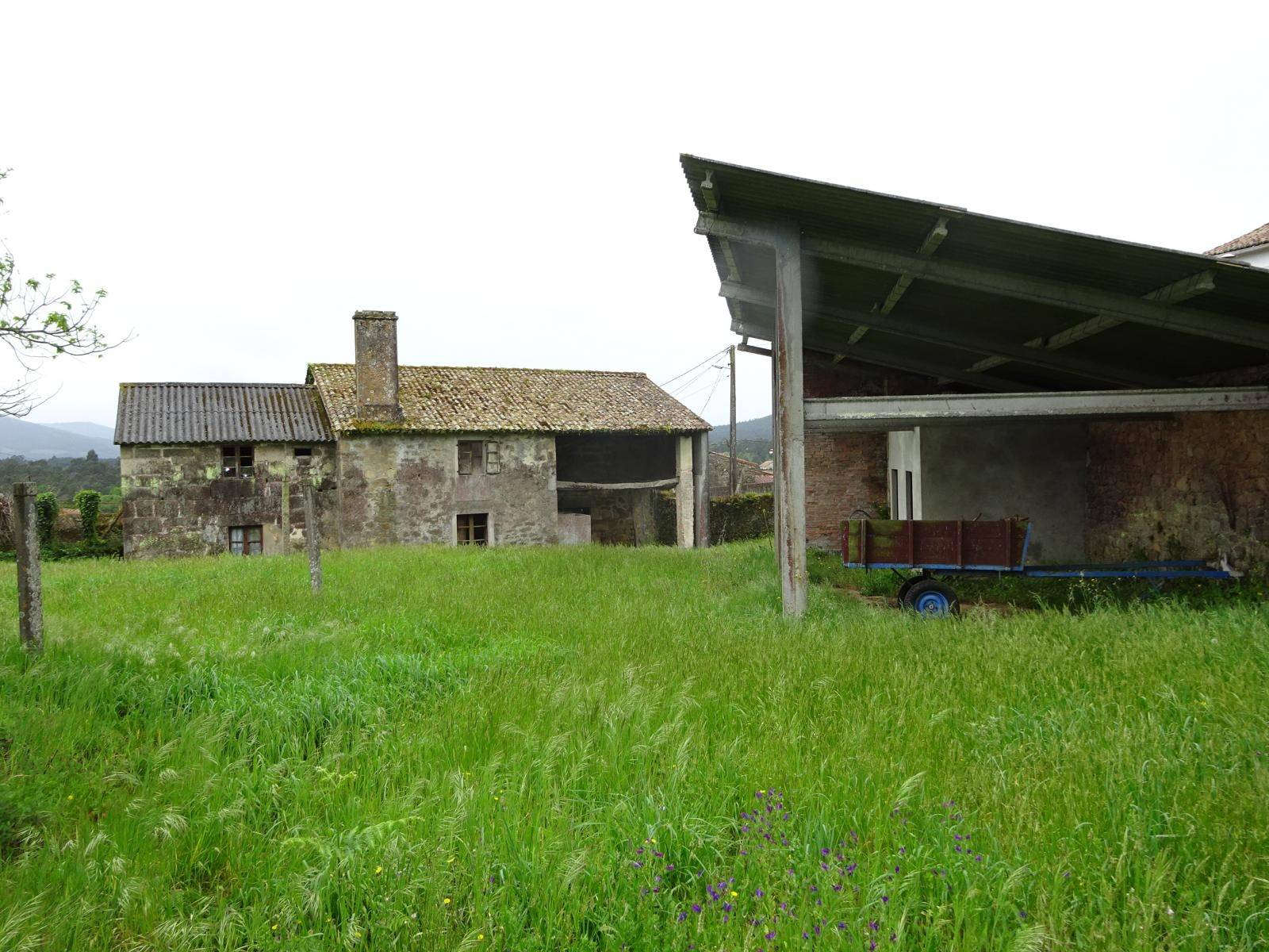 CASA DE PIEDRA CON ALMACEN EN ZONA DE BASTAVALES, BRION