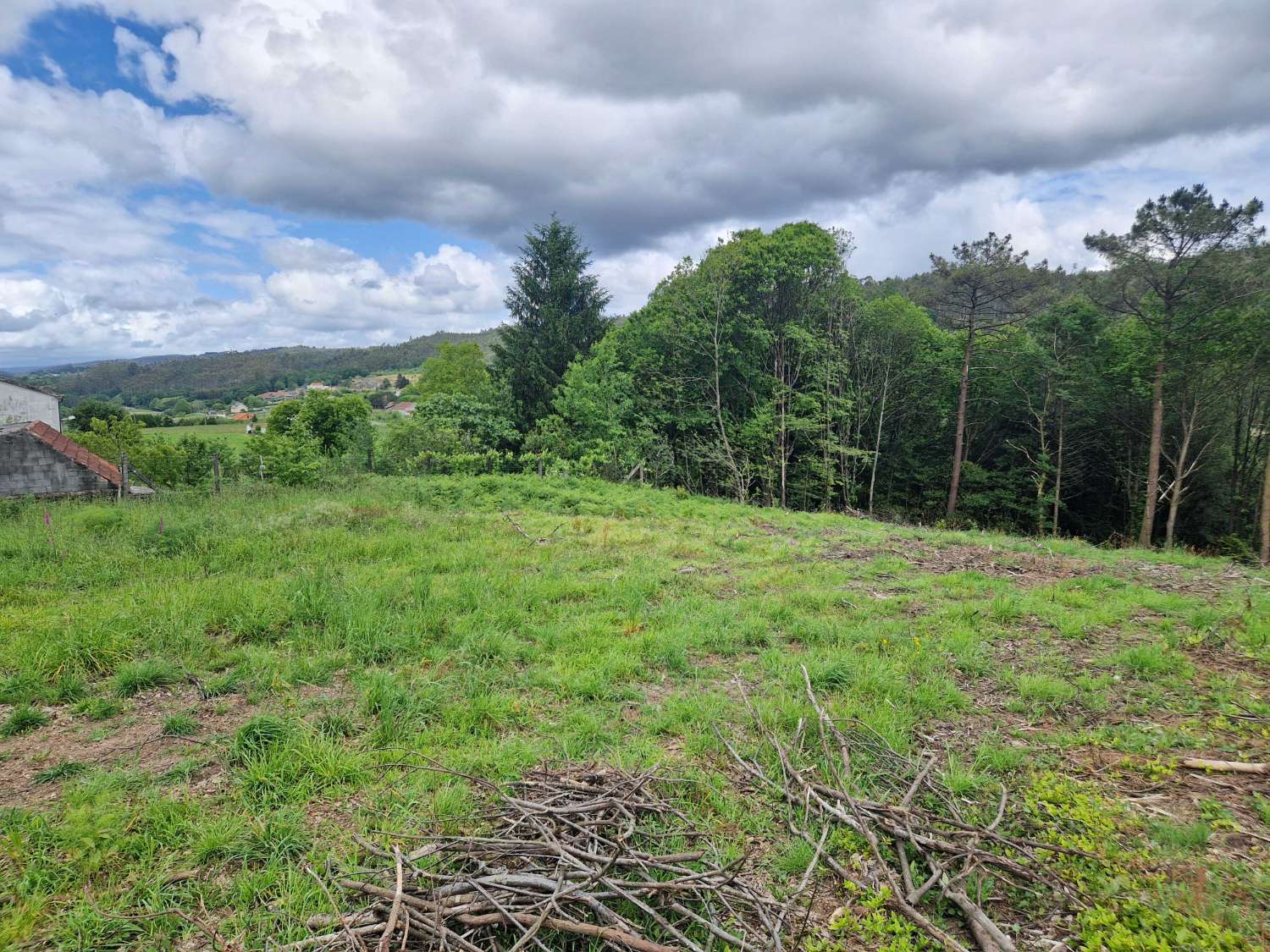 FINCA AMPLIA EN ZONA TRANQUILA DE TAPIA, AMES