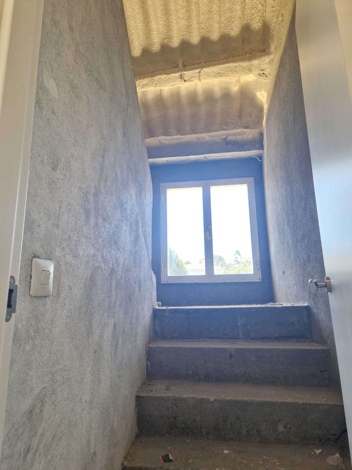 CASA AMPLIA CON TERRENO EN ZONA DE CALO, TEO