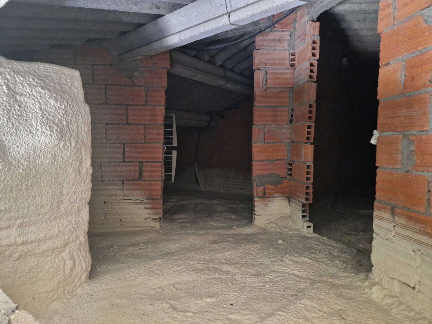 CASA AMPLIA CON TERRENO EN ZONA DE CALO, TEO