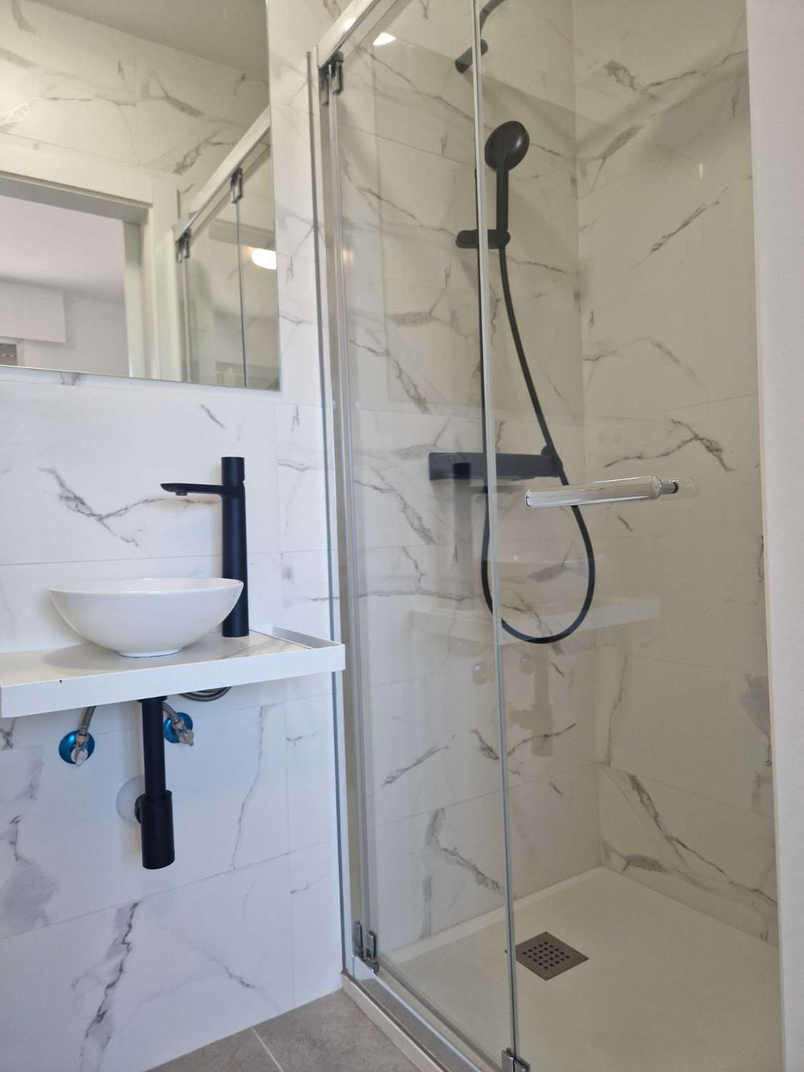 CASA AMPLIA CON TERRENO EN ZONA DE CALO, TEO