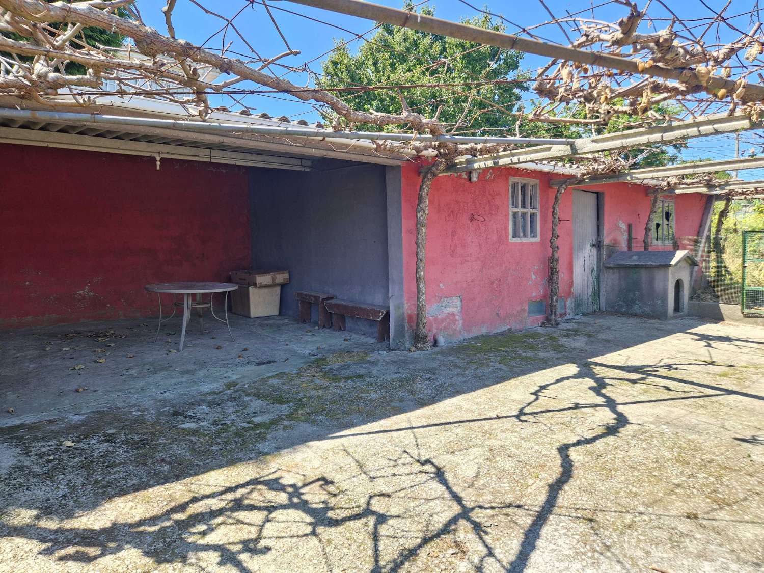CASA AMPLIA CON TERRENO EN ZONA DE CALO, TEO