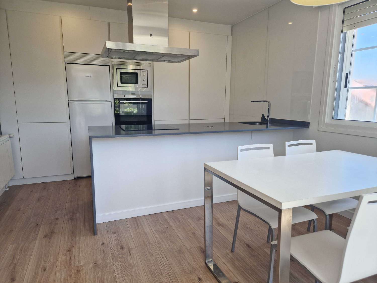 CASA AMPLIA CON TERRENO EN ZONA DE CALO, TEO