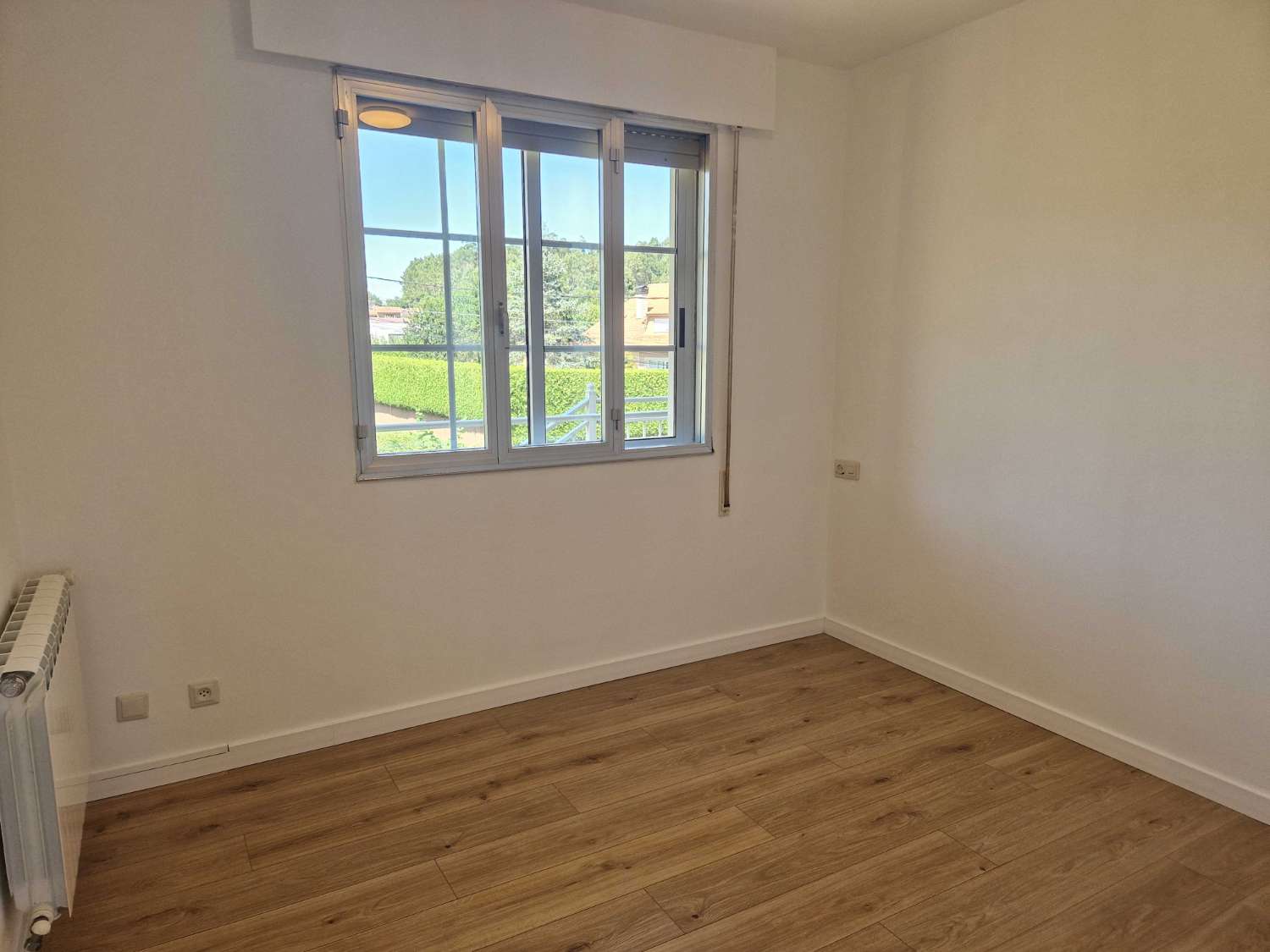 CASA AMPLIA CON TERRENO EN ZONA DE CALO, TEO