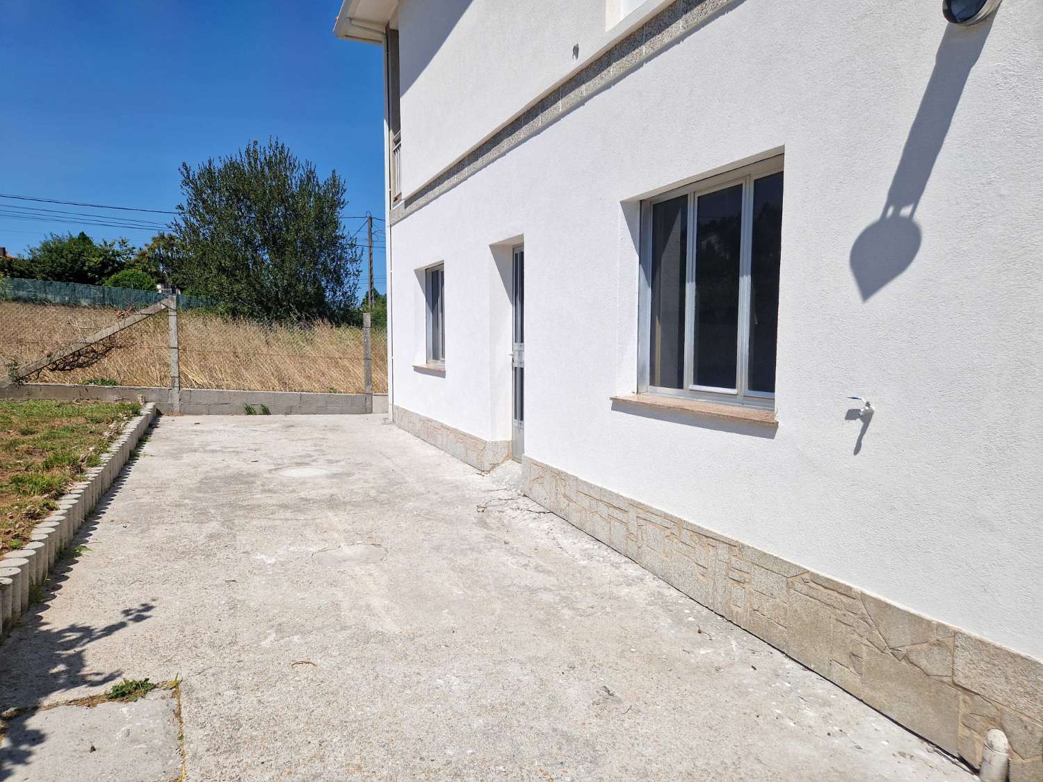 CASA AMPLIA CON TERRENO EN ZONA DE CALO, TEO