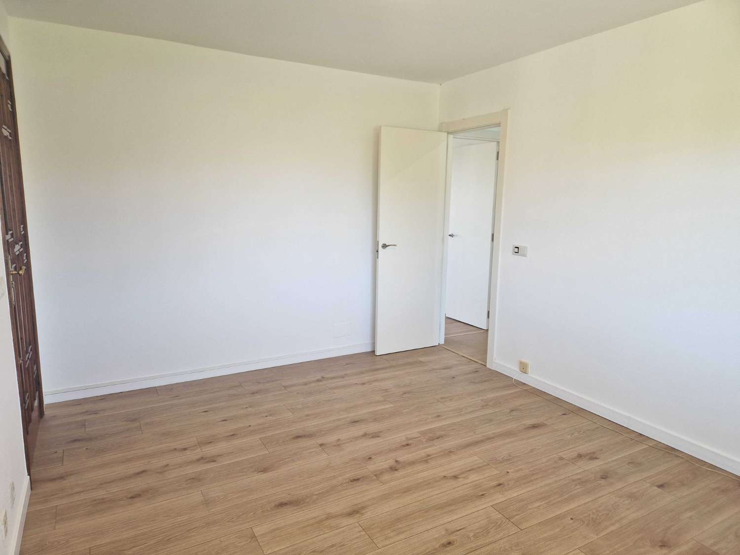 CASA AMPLIA CON TERRENO EN ZONA DE CALO, TEO